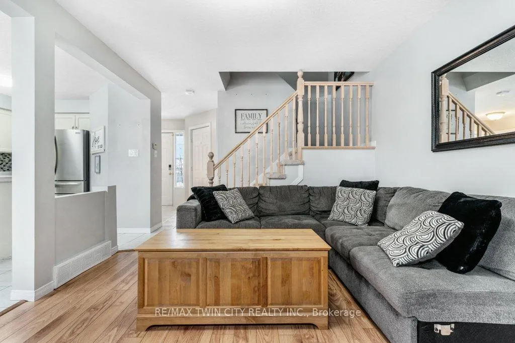 Photo 5 of 102 Marston Crescent, Cambridge, Hespeler Village — HOMEH