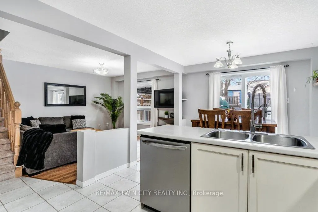 Photo 7 of 102 Marston Crescent, Cambridge, Hespeler Village — HOMEH