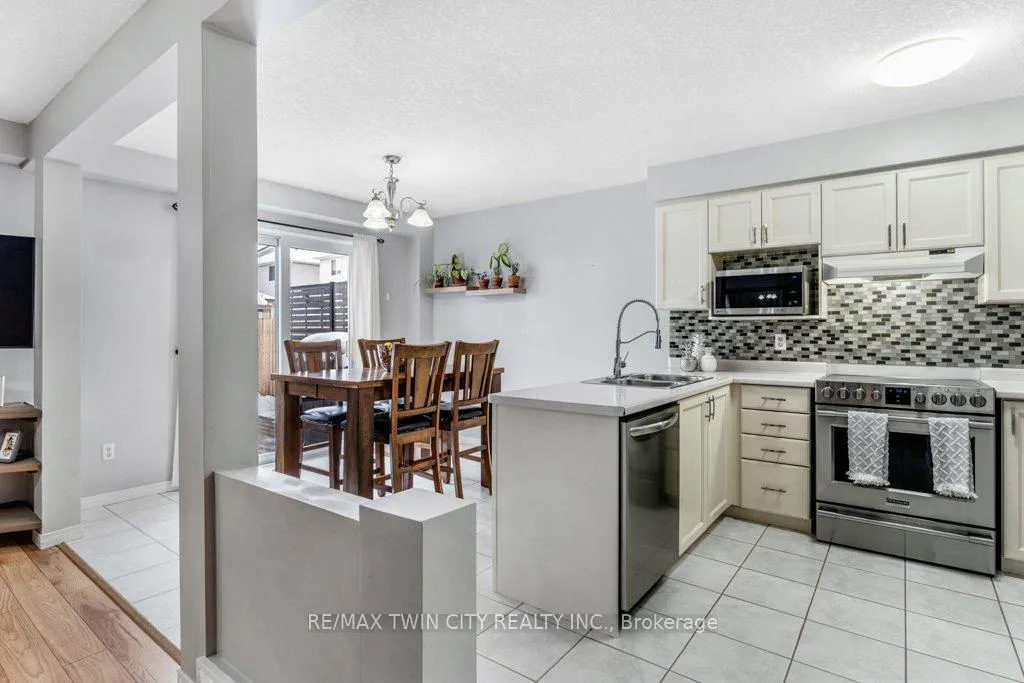 Photo 9 of 102 Marston Crescent, Cambridge, Hespeler Village — HOMEH