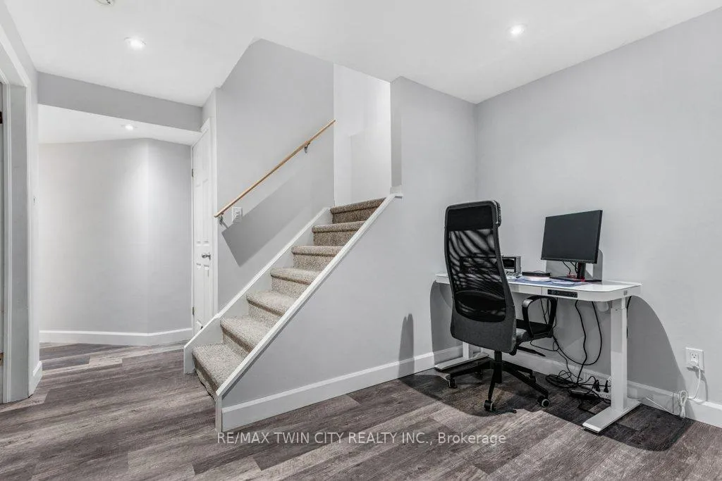 Photo 25 of 102 Marston Crescent, Cambridge, Hespeler Village — HOMEH