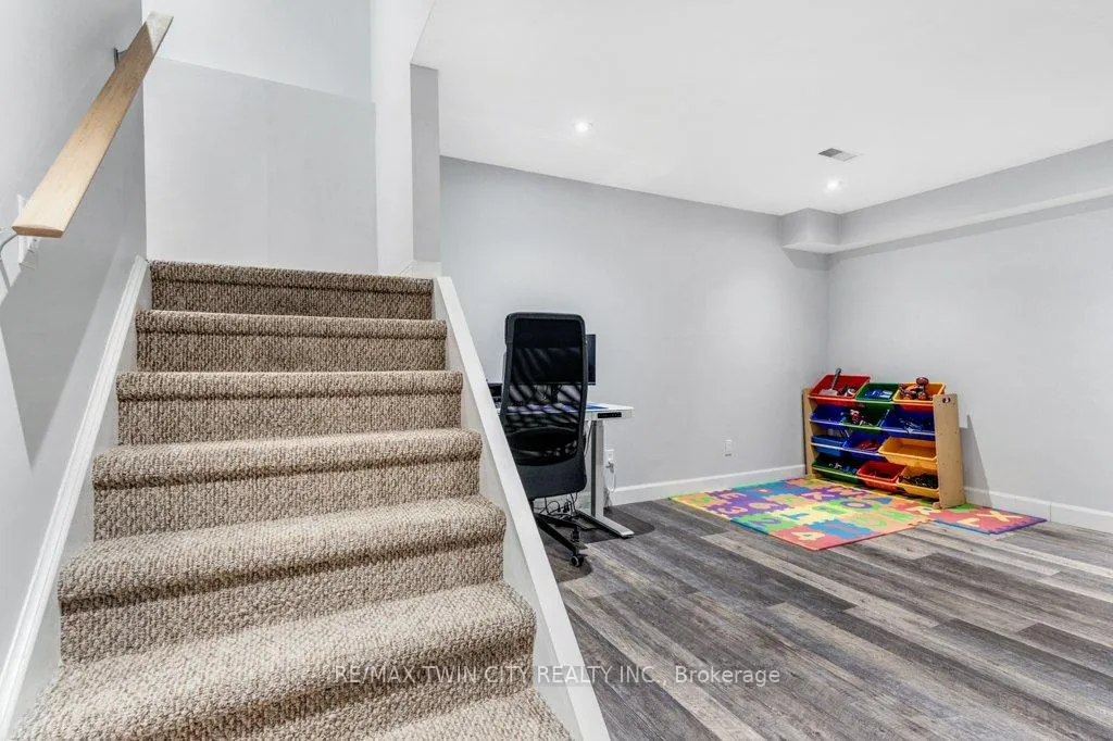 Photo 30 of 102 Marston Crescent, Cambridge, Hespeler Village — HOMEH