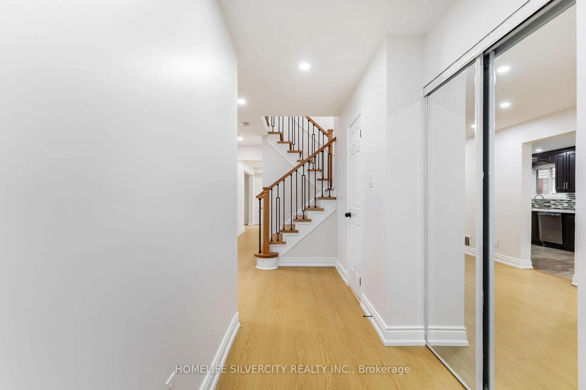 Photo 5 of 26 Cresswell Drive, Brampton, Fletcher's West — HOMEH