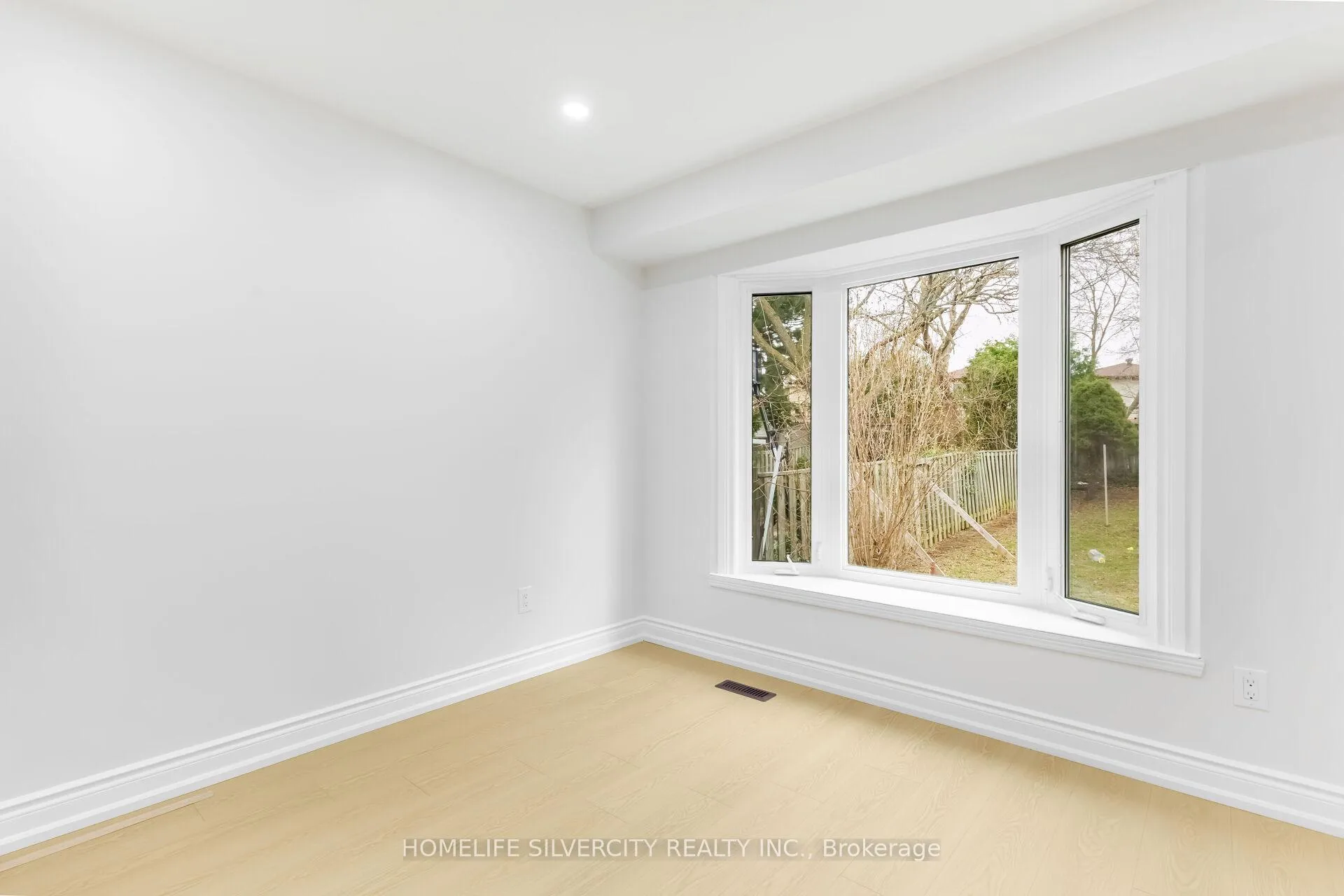 Photo 13 of 26 Cresswell Drive, Brampton, Fletcher's West — HOMEH