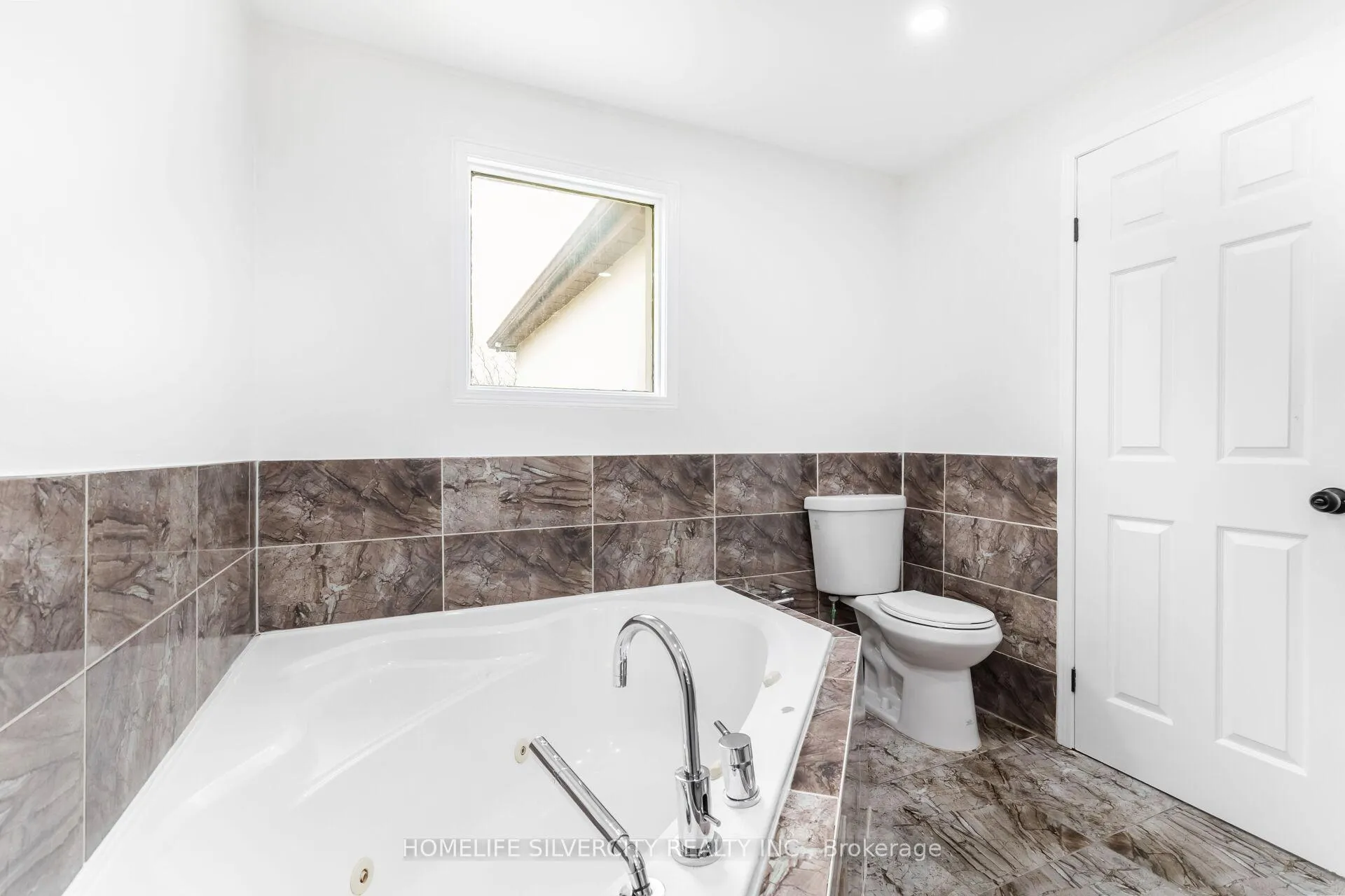 Photo 24 of 26 Cresswell Drive, Brampton, Fletcher's West — HOMEH