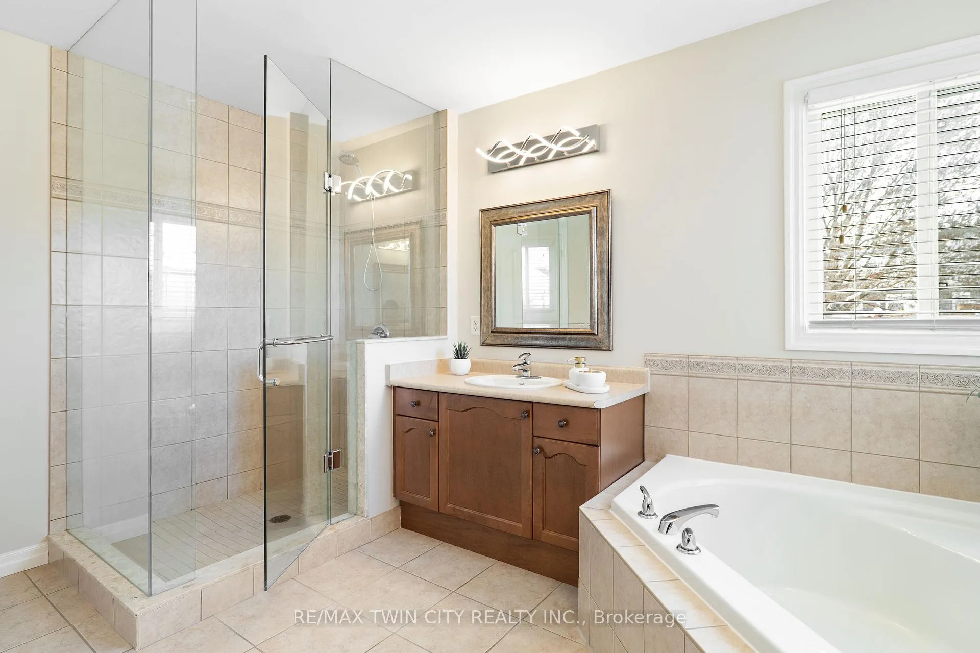 Photo 29 of 162 Banffshire Street, Kitchener — HOMEH