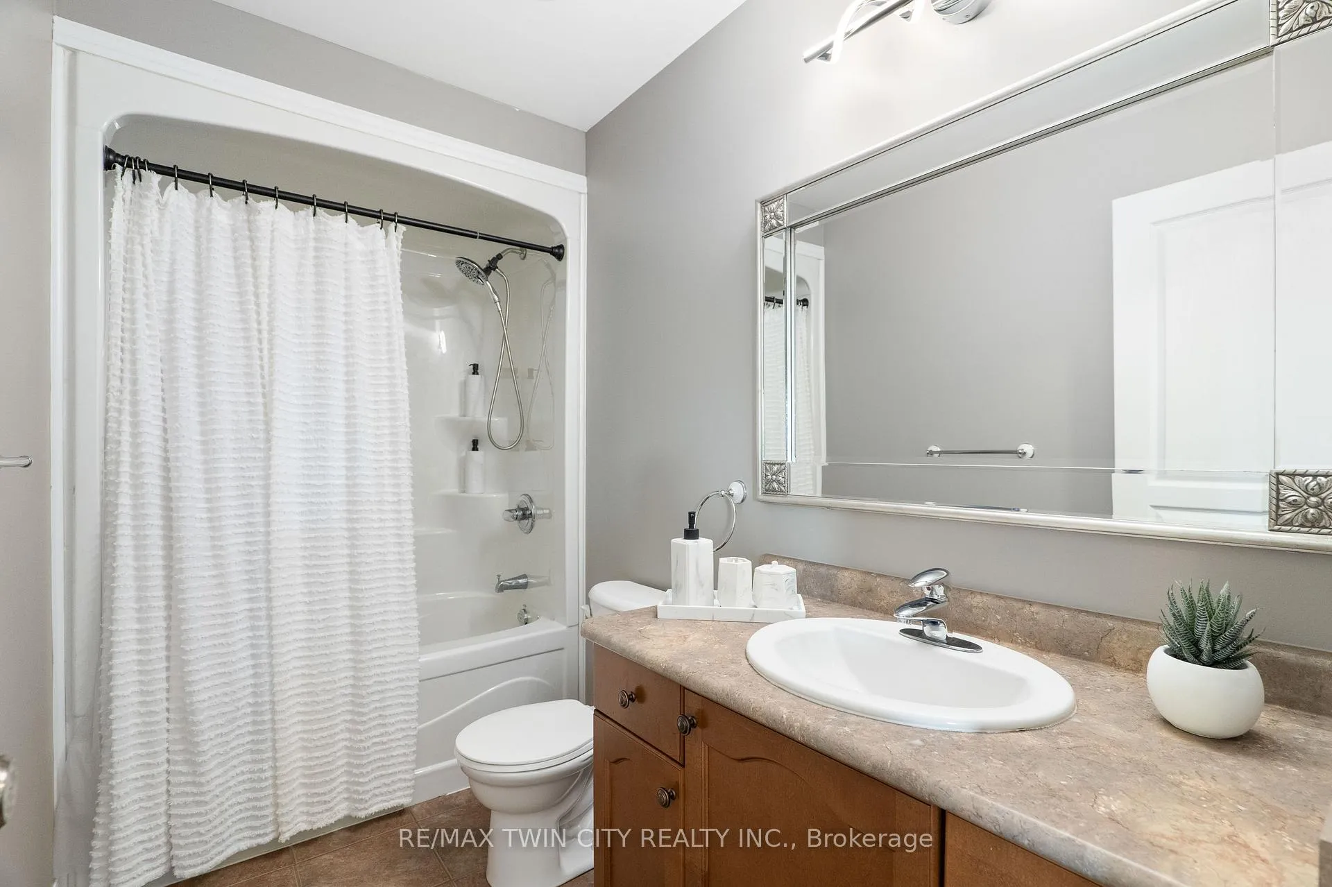 Photo 30 of 162 Banffshire Street, Kitchener — HOMEH
