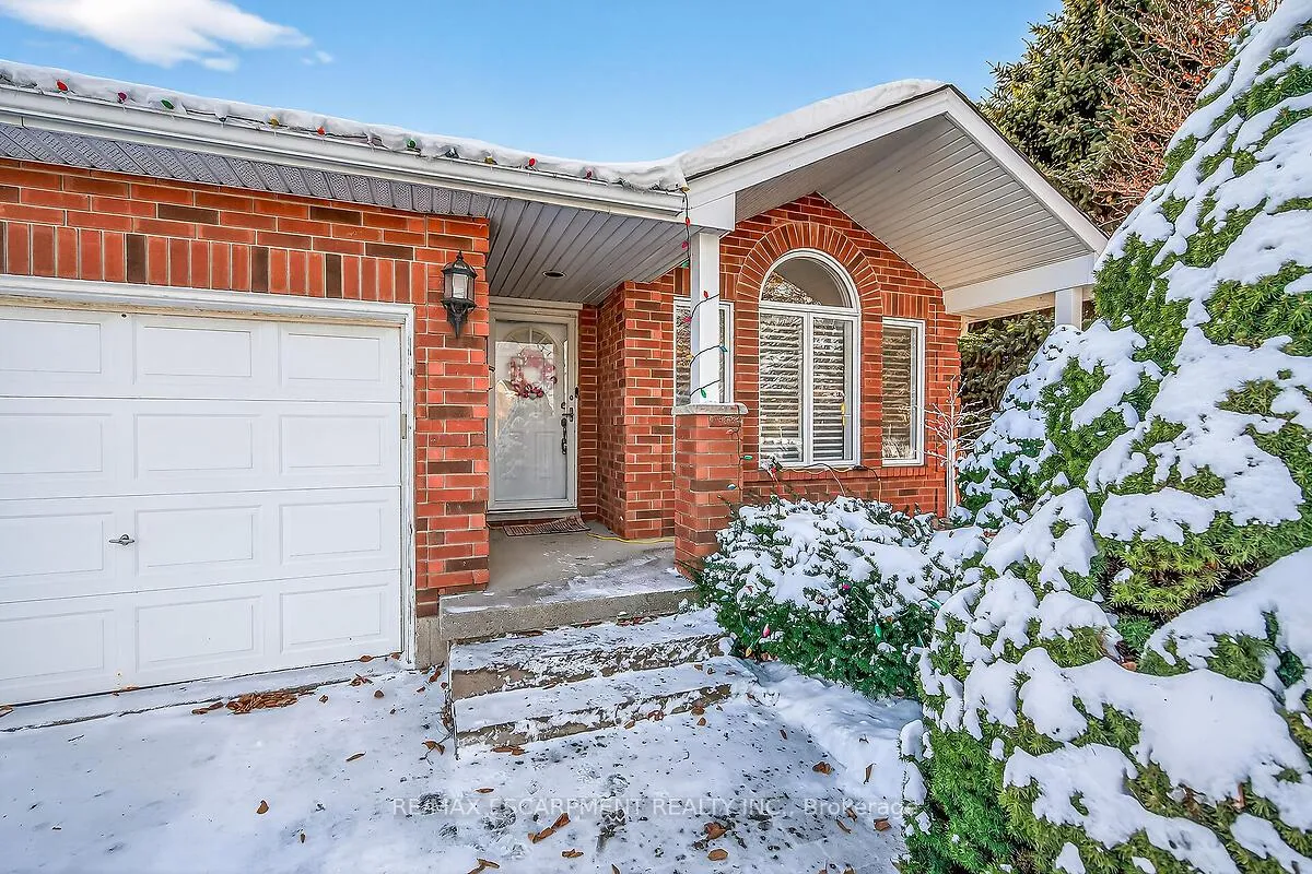 Photo 4 of 218 Portage Lane, Hamilton, Rural Glanbrook — HOMEH