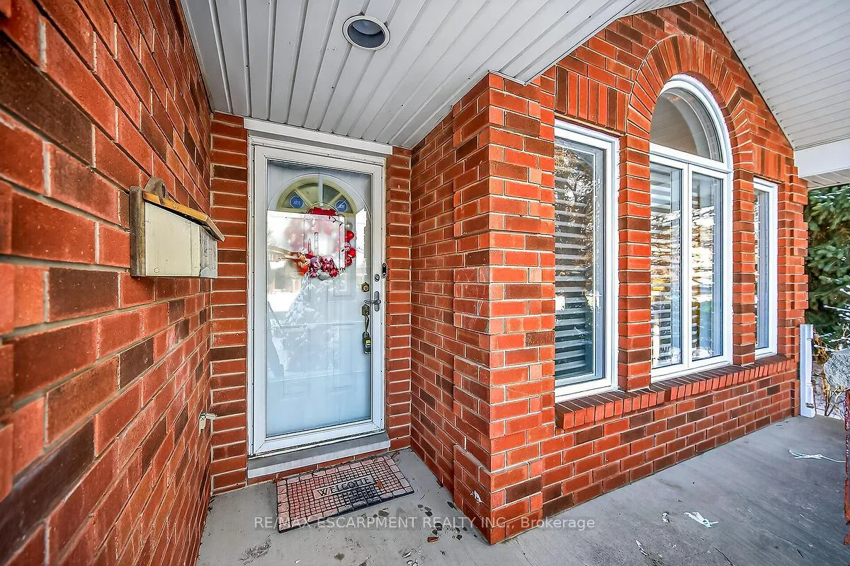 Photo 5 of 218 Portage Lane, Hamilton, Rural Glanbrook — HOMEH