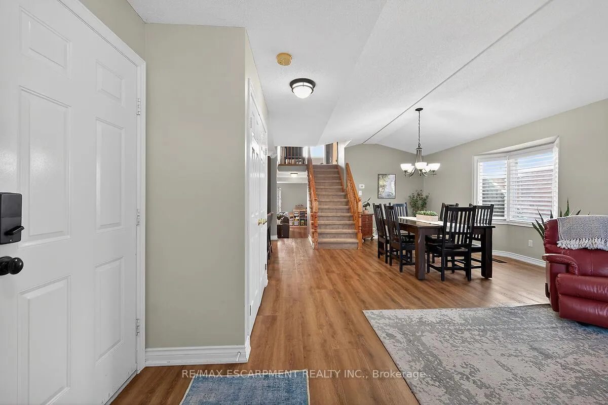 Photo 6 of 218 Portage Lane, Hamilton, Rural Glanbrook — HOMEH