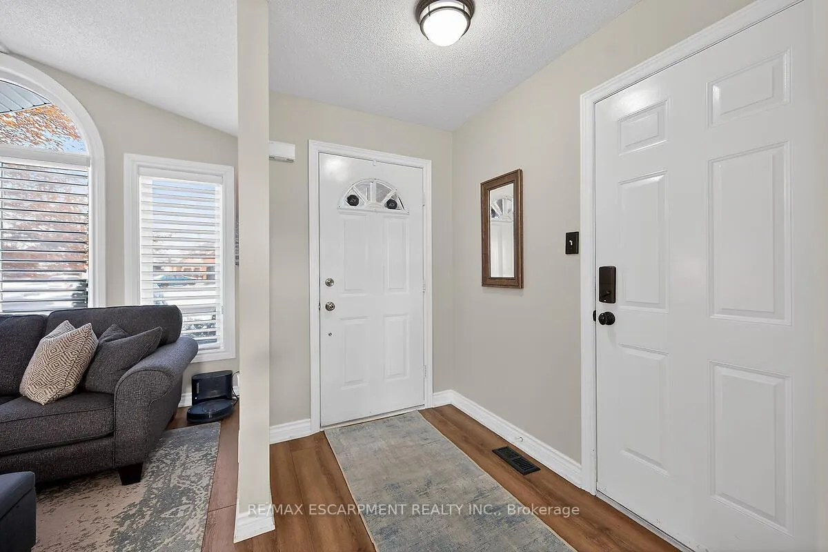 Photo 7 of 218 Portage Lane, Hamilton, Rural Glanbrook — HOMEH
