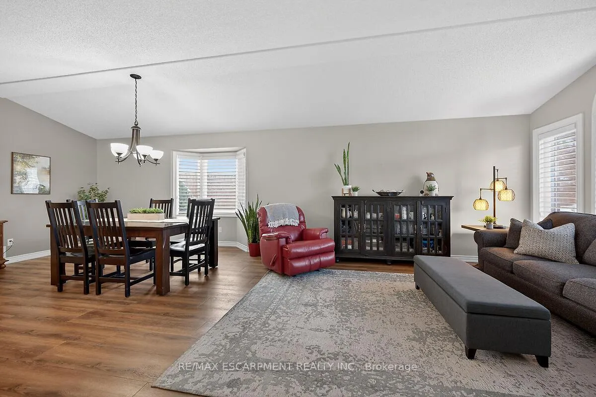 Photo 8 of 218 Portage Lane, Hamilton, Rural Glanbrook — HOMEH
