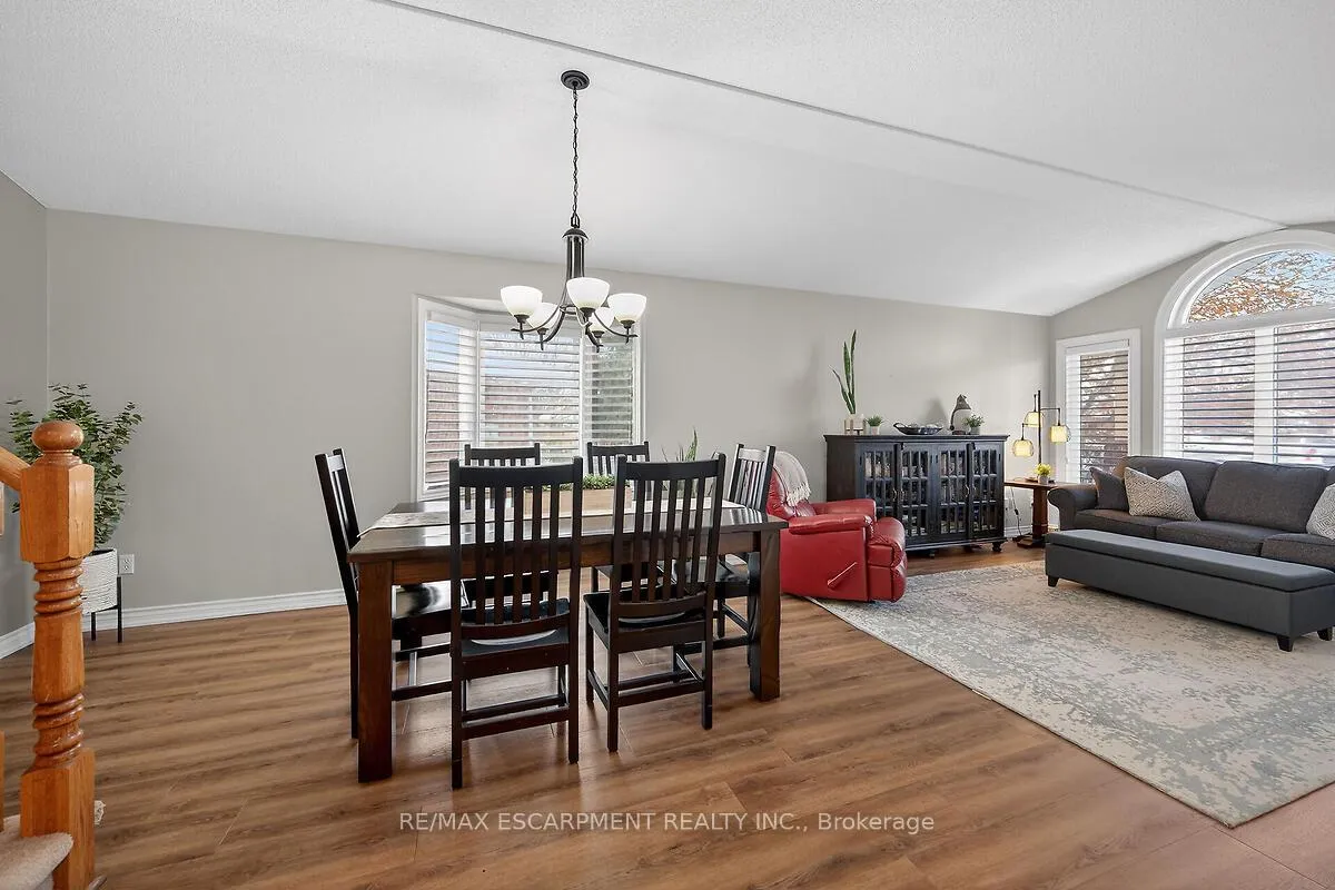 Photo 9 of 218 Portage Lane, Hamilton, Rural Glanbrook — HOMEH