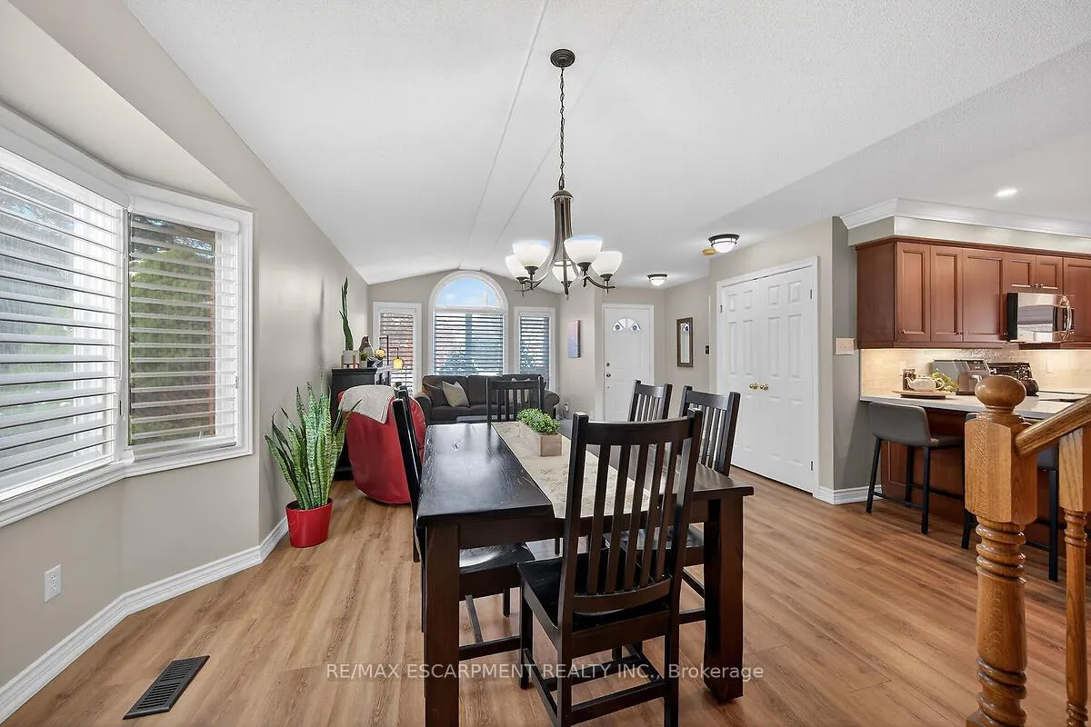 Photo 10 of 218 Portage Lane, Hamilton, Rural Glanbrook — HOMEH