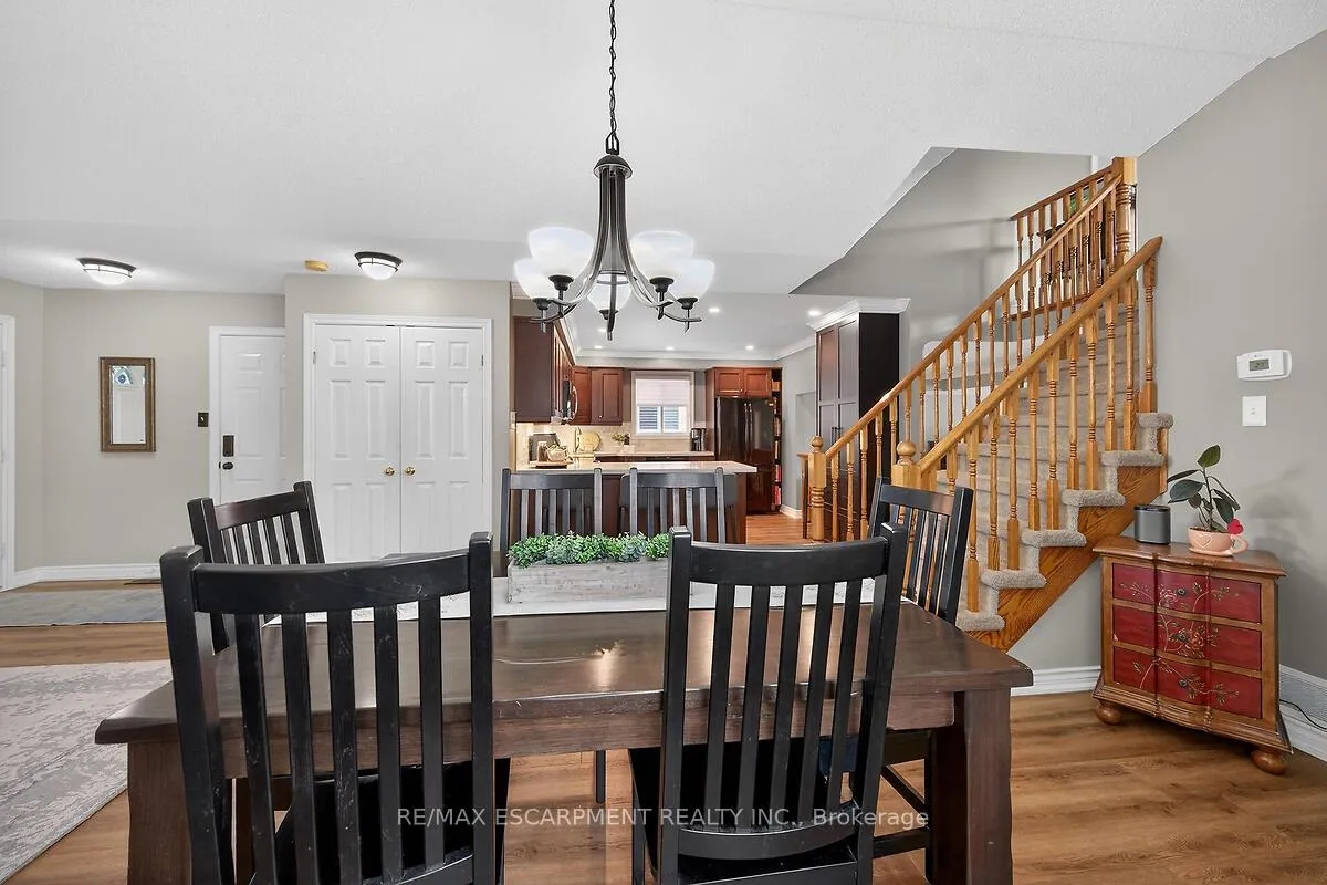 Photo 11 of 218 Portage Lane, Hamilton, Rural Glanbrook — HOMEH