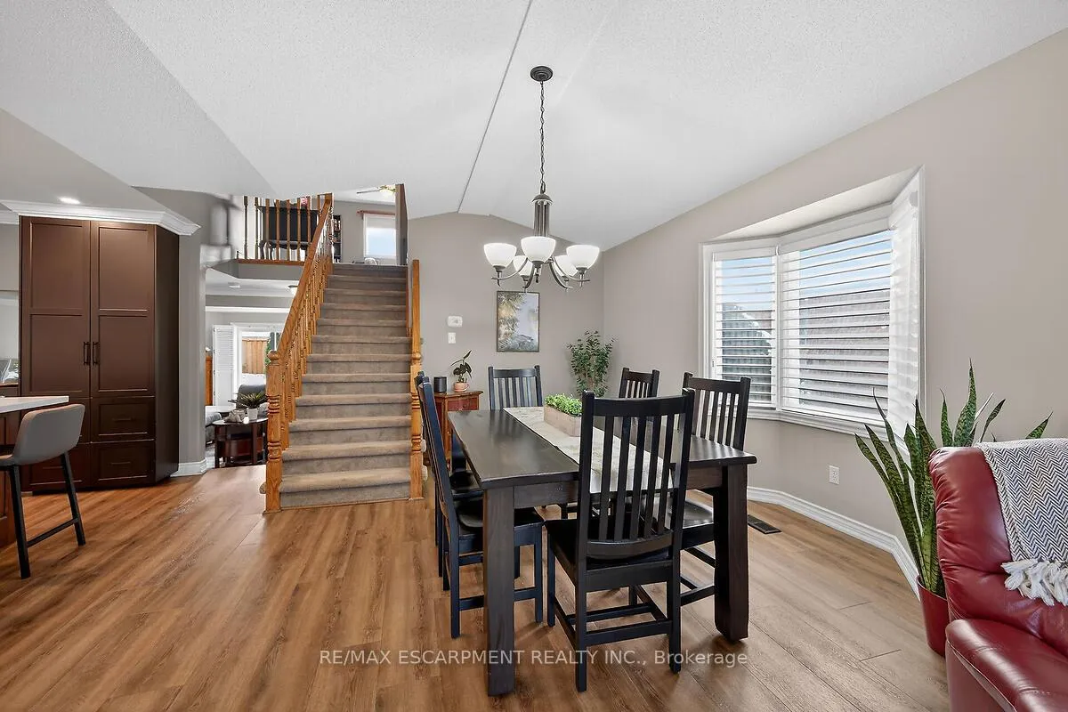 Photo 12 of 218 Portage Lane, Hamilton, Rural Glanbrook — HOMEH