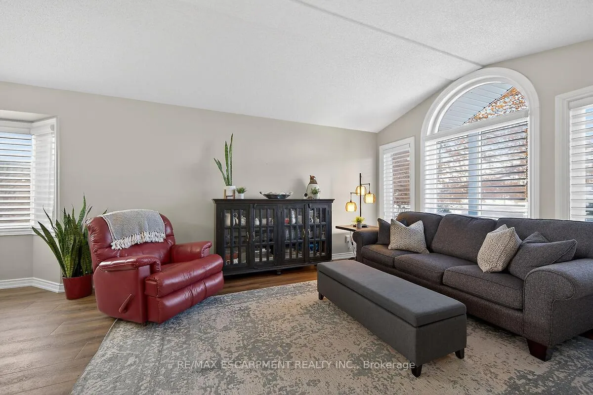 Photo 13 of 218 Portage Lane, Hamilton, Rural Glanbrook — HOMEH