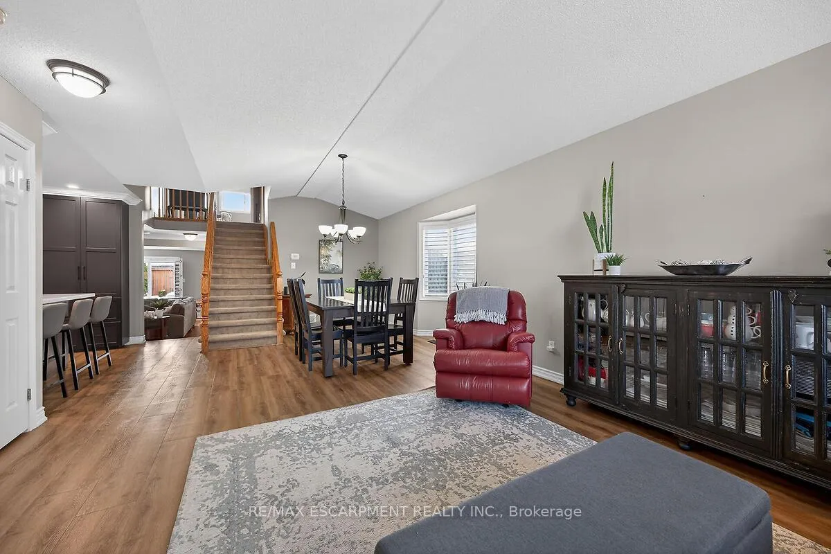 Photo 14 of 218 Portage Lane, Hamilton, Rural Glanbrook — HOMEH