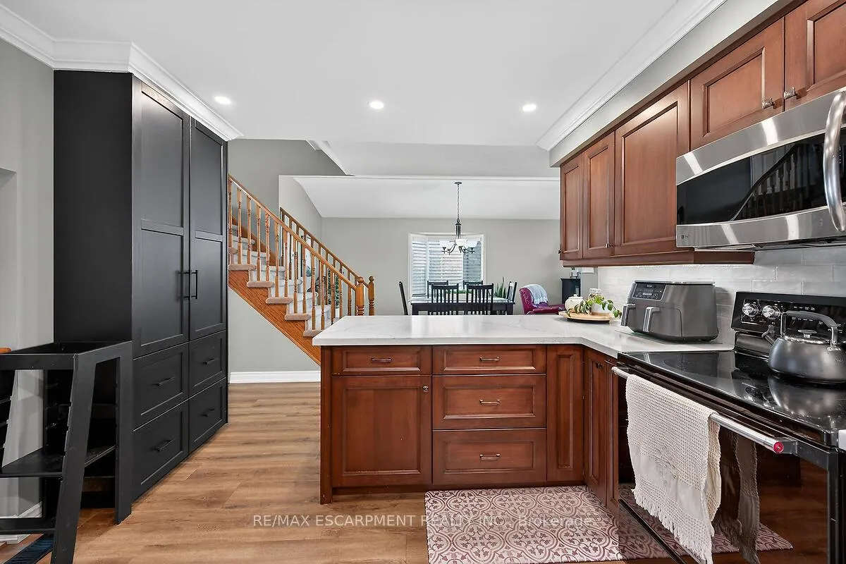 Photo 19 of 218 Portage Lane, Hamilton, Rural Glanbrook — HOMEH