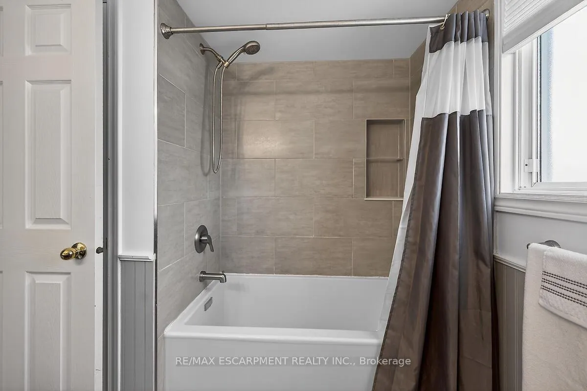 Photo 31 of 218 Portage Lane, Hamilton, Rural Glanbrook — HOMEH