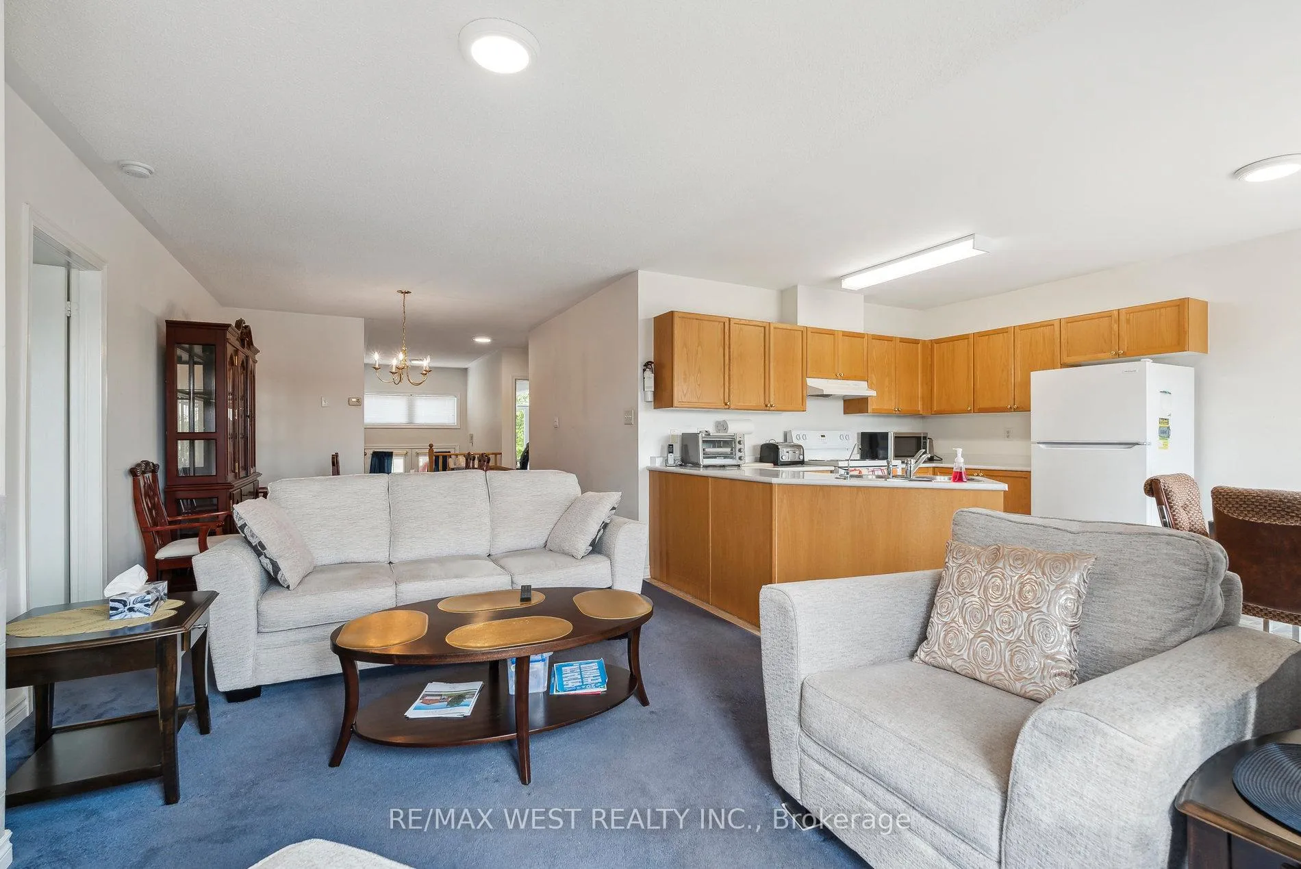 Photo 4 of 24 Todd Drive, Barrie, Innis-Shore — HOMEH