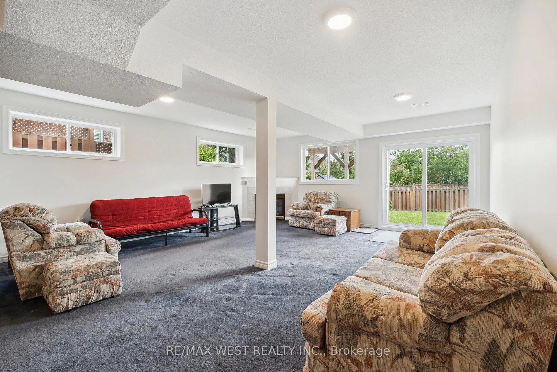 Photo 13 of 24 Todd Drive, Barrie, Innis-Shore — HOMEH