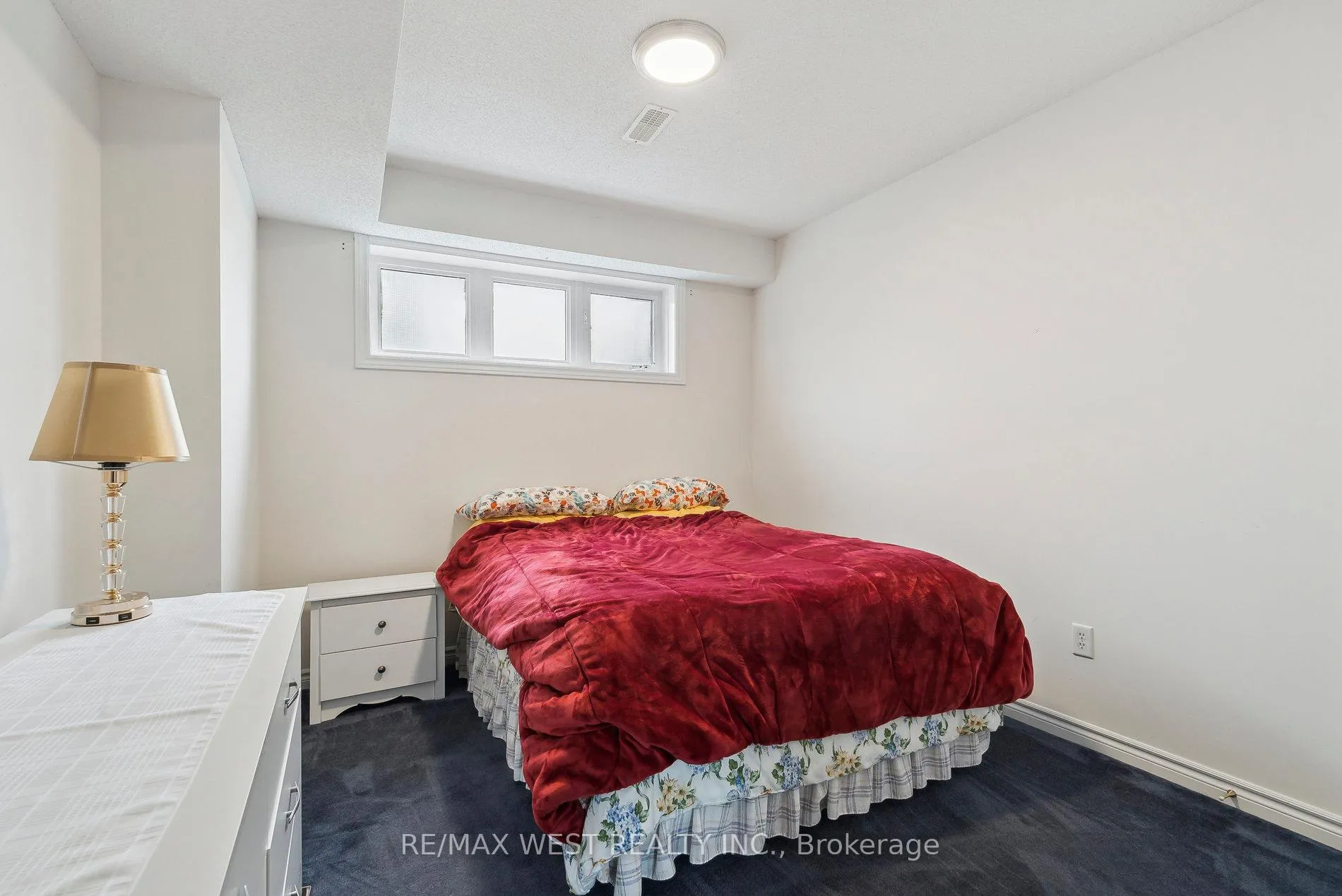 Photo 17 of 24 Todd Drive, Barrie, Innis-Shore — HOMEH