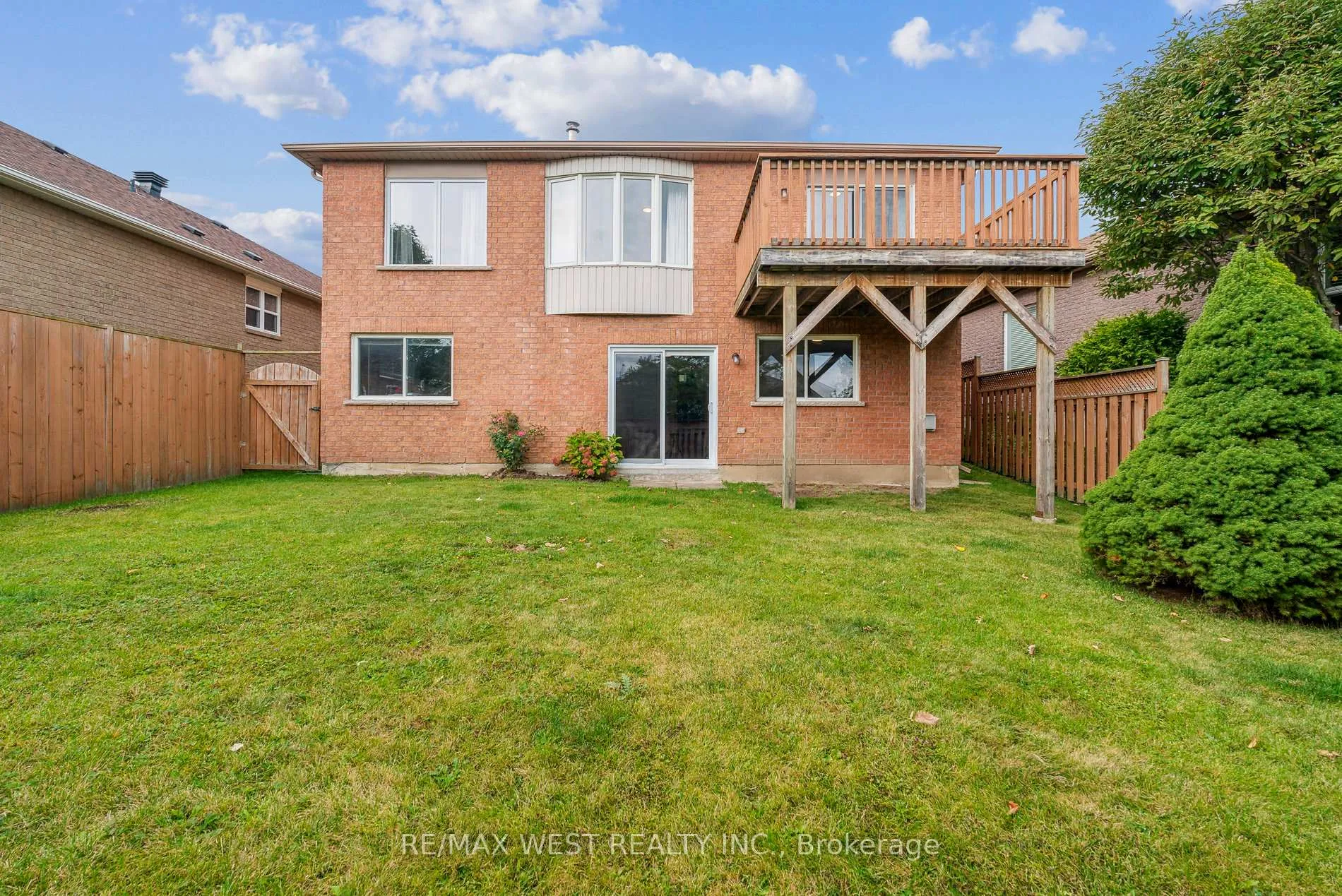 Photo 21 of 24 Todd Drive, Barrie, Innis-Shore — HOMEH