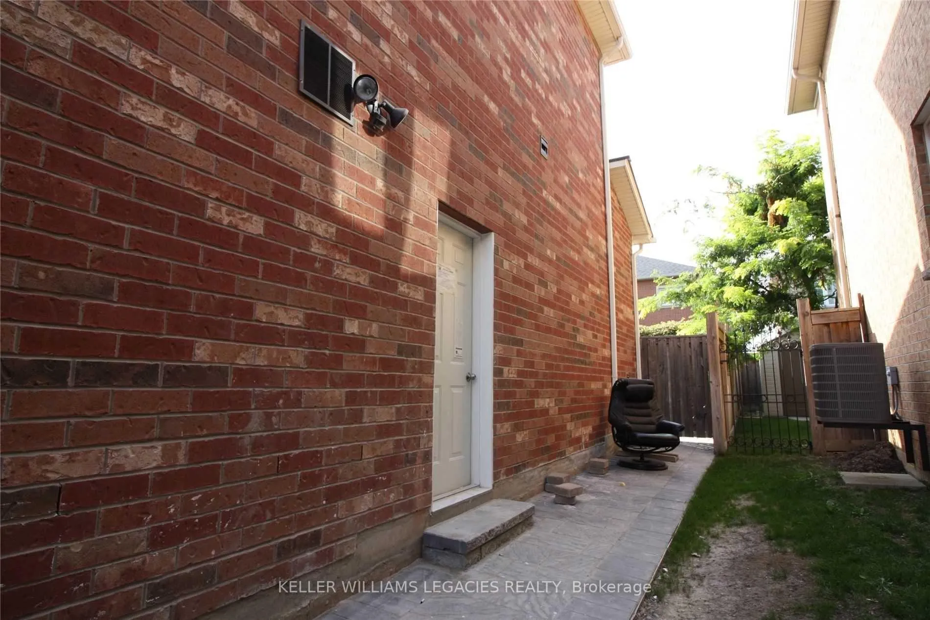 Photo 2 of Unit BSMT, 30 Richgrove Drive, Brampton, Vales of Castlemore — HOMEH