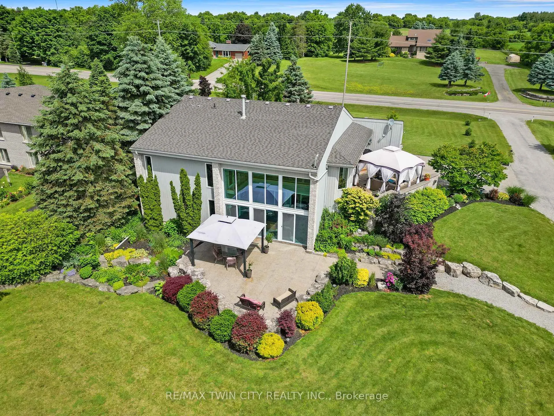 Photo 2 of 264 Hwy 5, Brant, South Dumfries — HOMEH