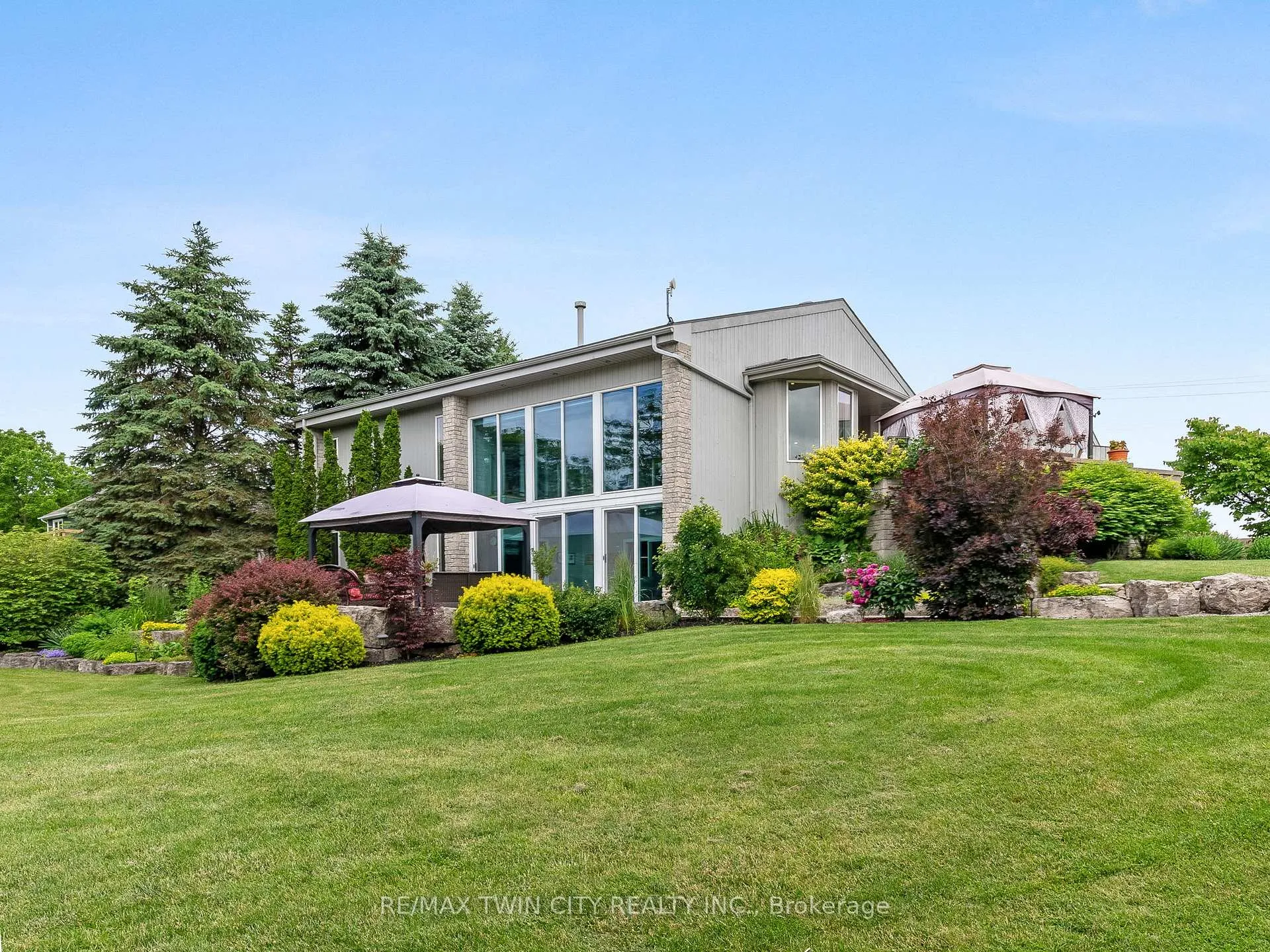 Photo 11 of 264 Hwy 5, Brant, South Dumfries — HOMEH