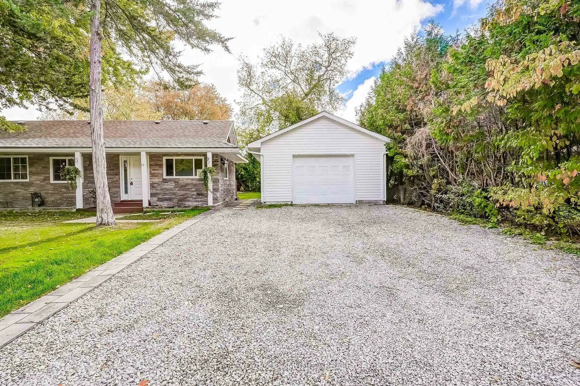 Photo 2 of 15 Corners Avenue, Georgina, Pefferlaw — HOMEH