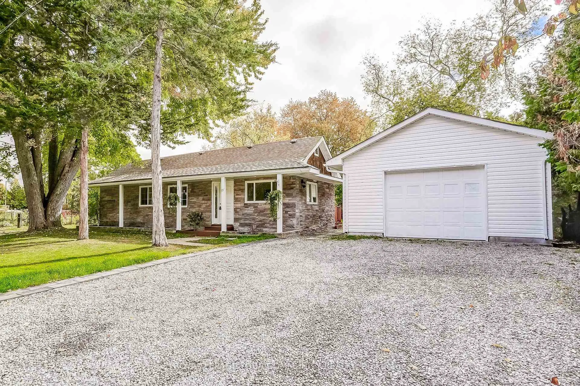 Photo 3 of 15 Corners Avenue, Georgina, Pefferlaw — HOMEH