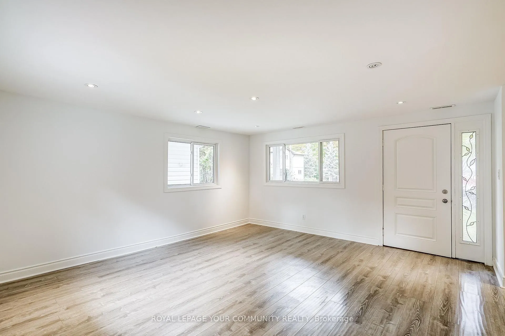 Photo 4 of 15 Corners Avenue, Georgina, Pefferlaw — HOMEH