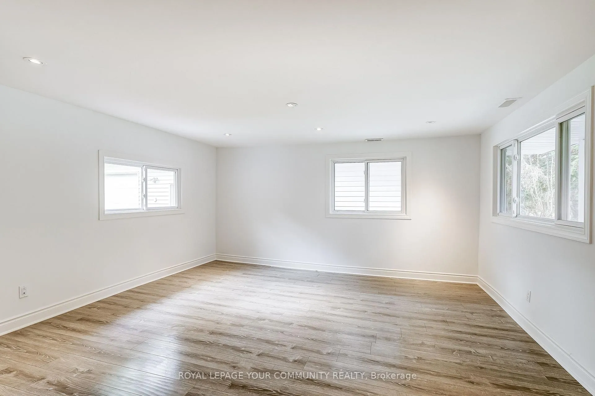 Photo 5 of 15 Corners Avenue, Georgina, Pefferlaw — HOMEH