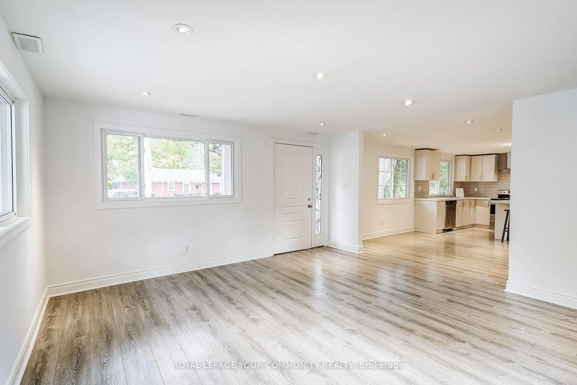 Photo 6 of 15 Corners Avenue, Georgina, Pefferlaw — HOMEH