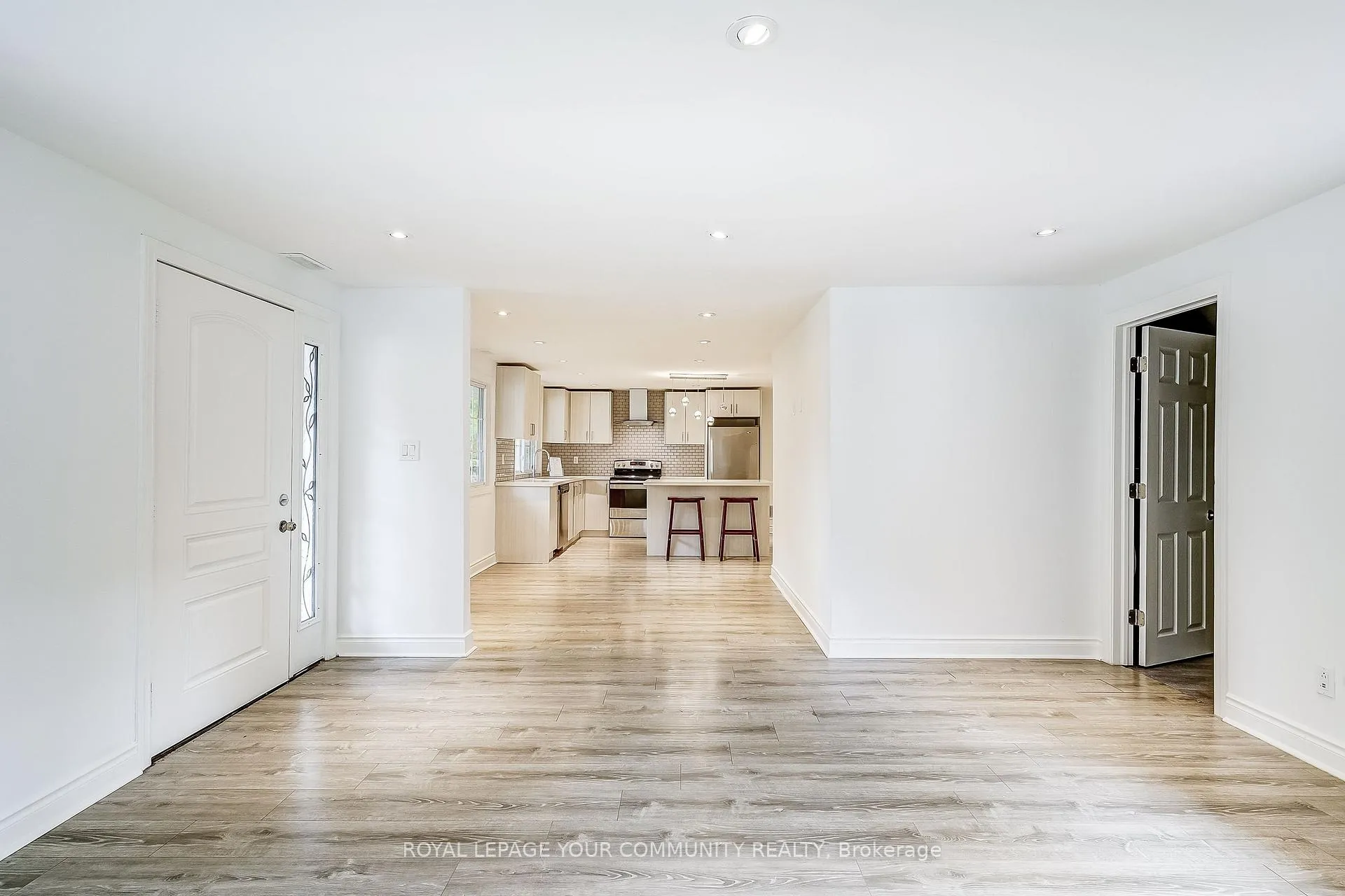 Photo 7 of 15 Corners Avenue, Georgina, Pefferlaw — HOMEH