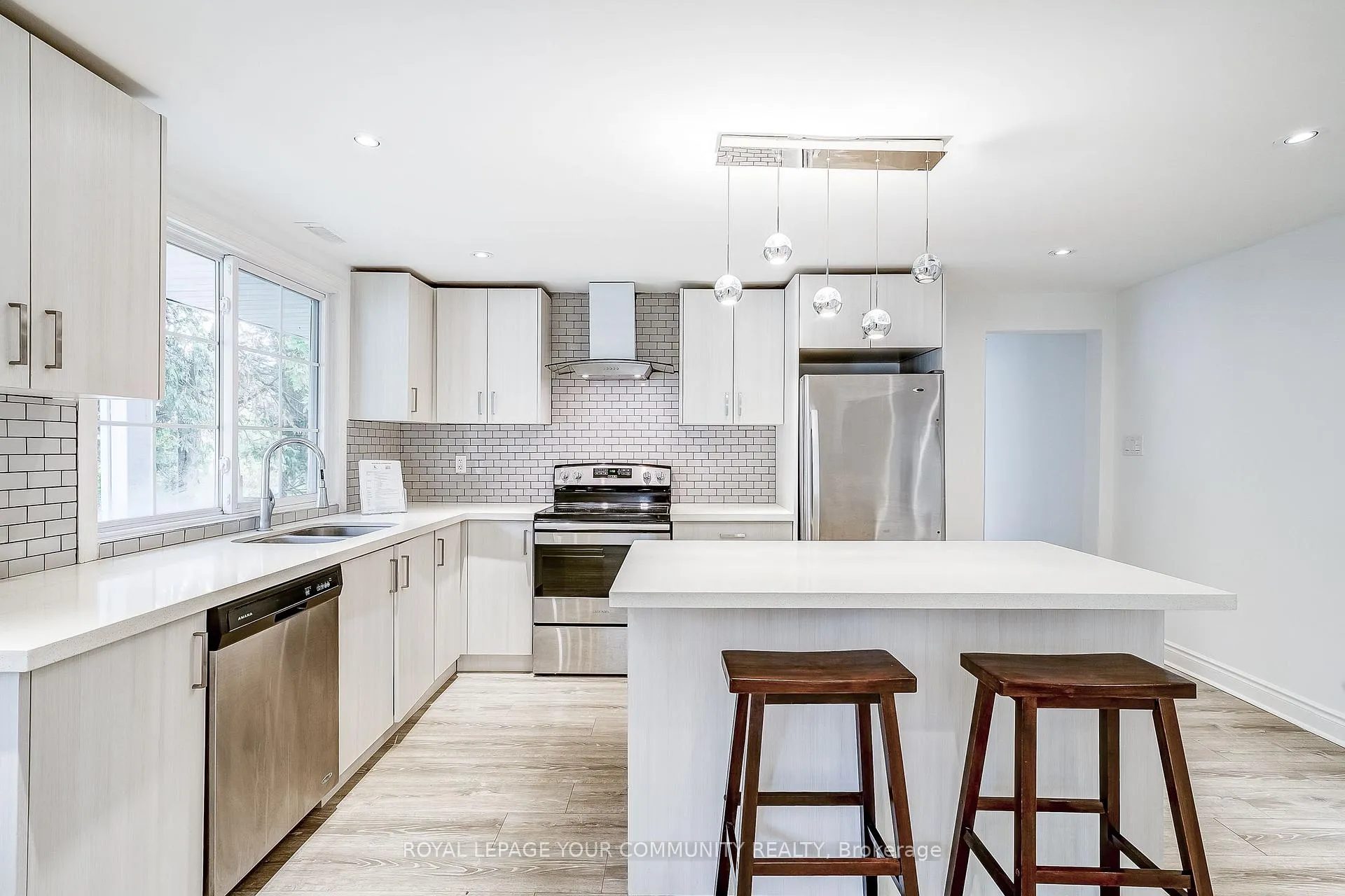 Photo 8 of 15 Corners Avenue, Georgina, Pefferlaw — HOMEH