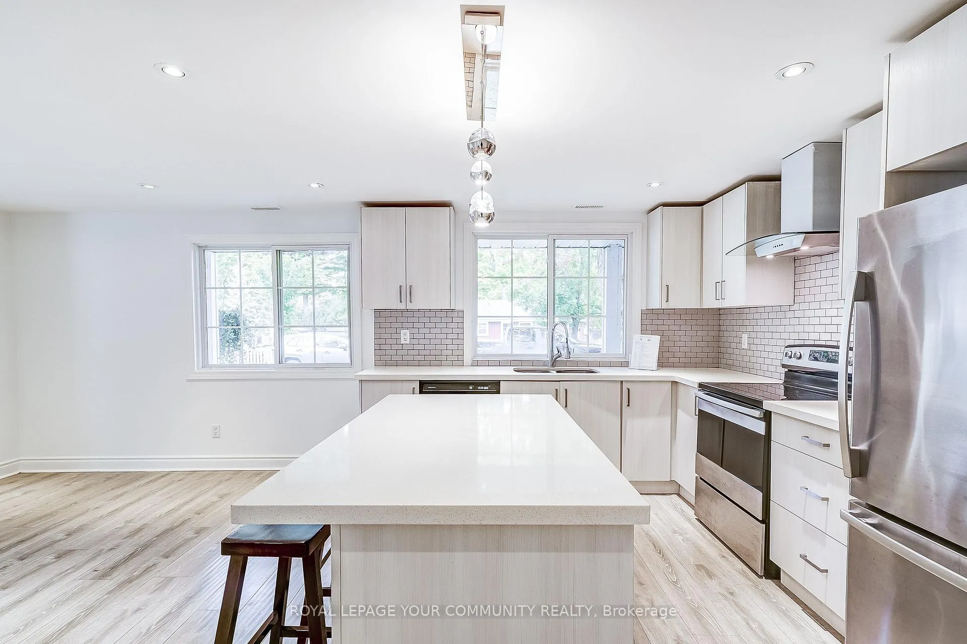 Photo 10 of 15 Corners Avenue, Georgina, Pefferlaw — HOMEH