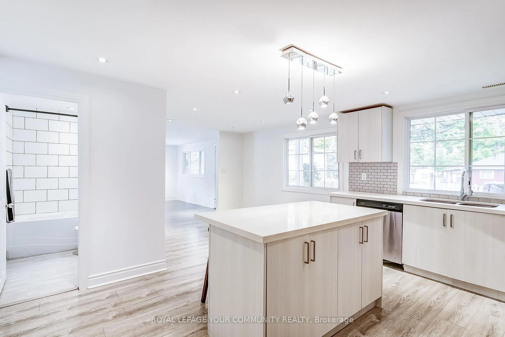 Photo 11 of 15 Corners Avenue, Georgina, Pefferlaw — HOMEH