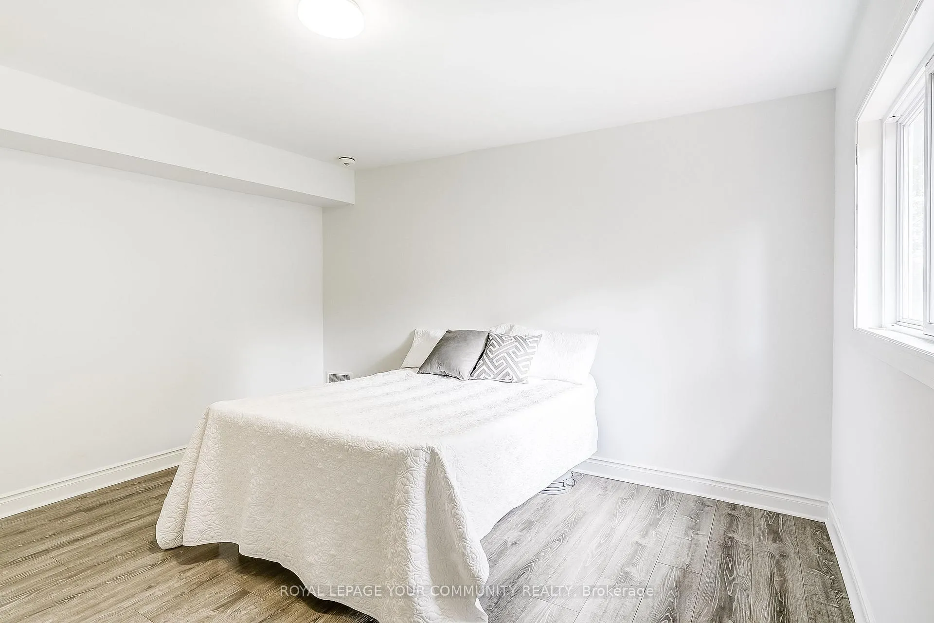Photo 14 of 15 Corners Avenue, Georgina, Pefferlaw — HOMEH