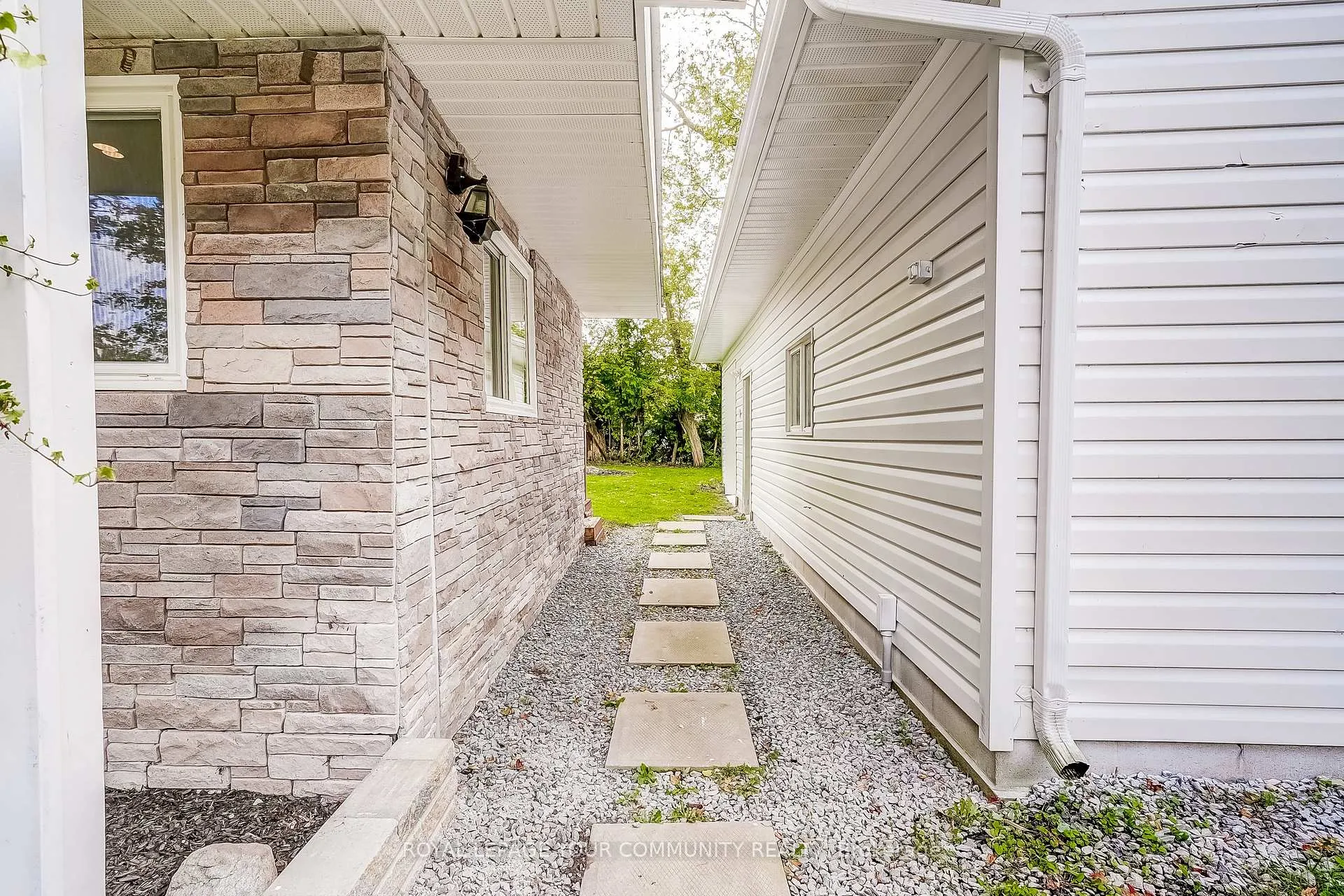 Photo 19 of 15 Corners Avenue, Georgina, Pefferlaw — HOMEH