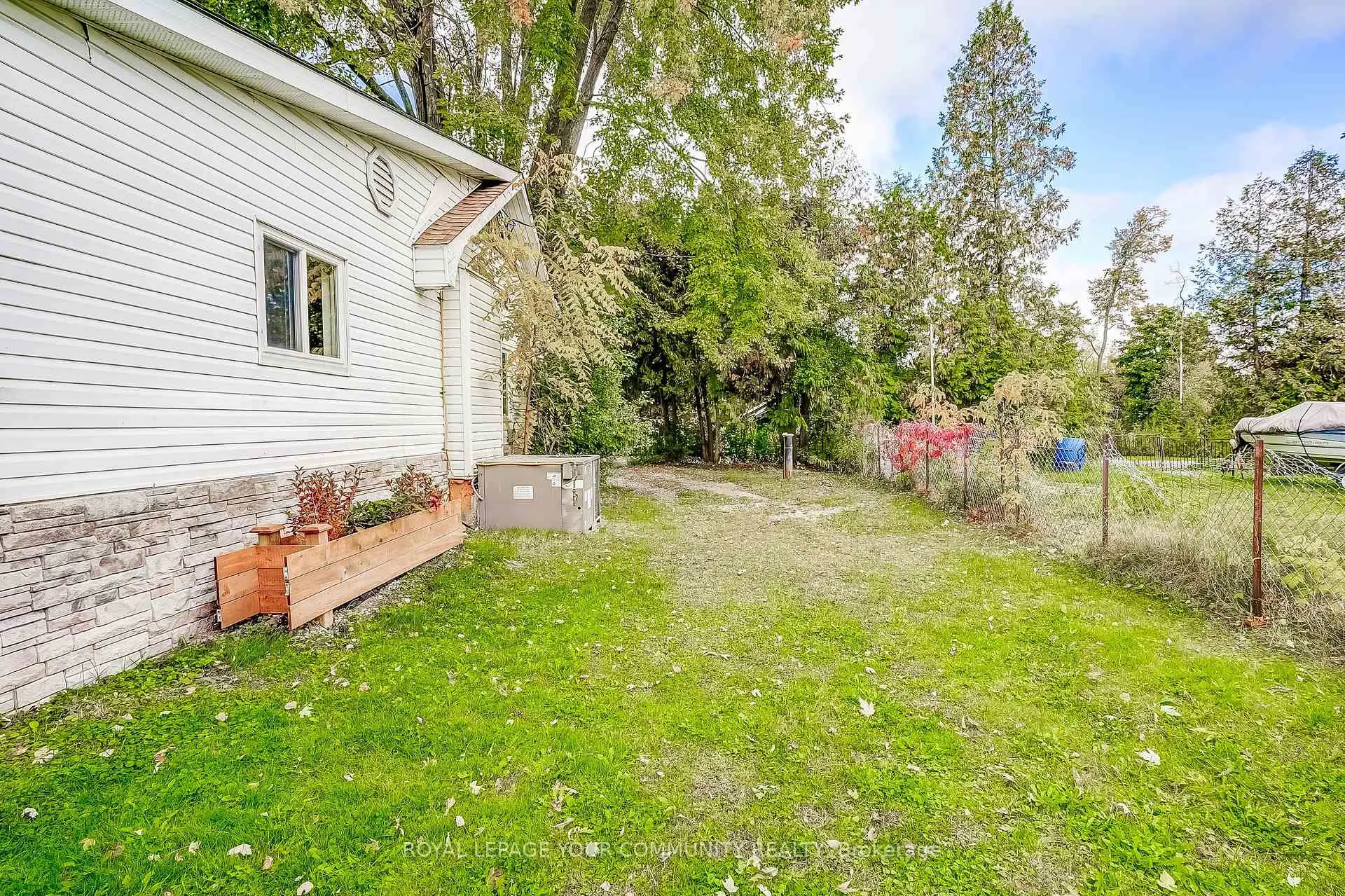 Photo 26 of 15 Corners Avenue, Georgina, Pefferlaw — HOMEH