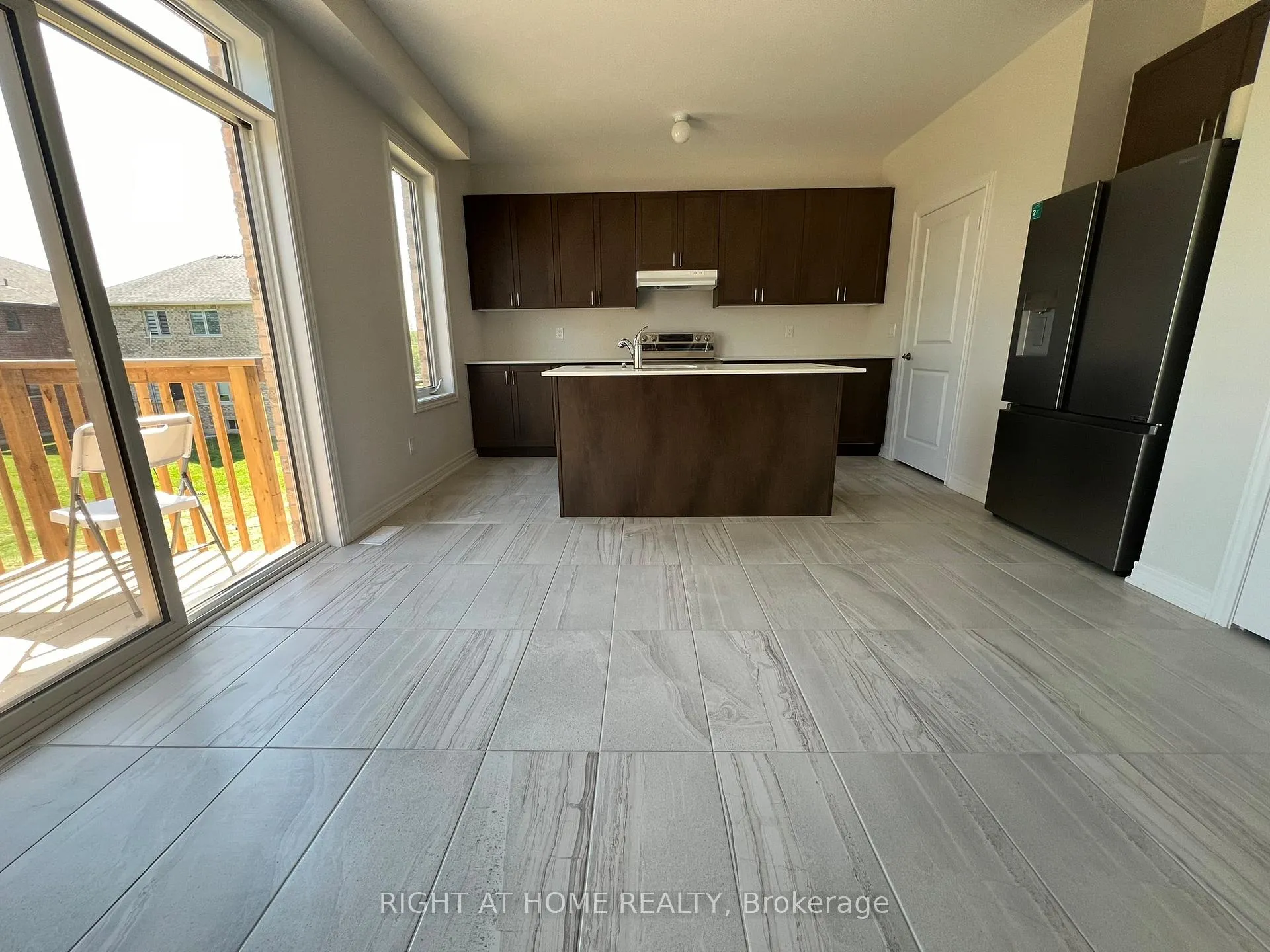 Photo 3 of 34 Sam Battaglia Crescent, Georgina, Sutton & Jackson's Point — HOMEH