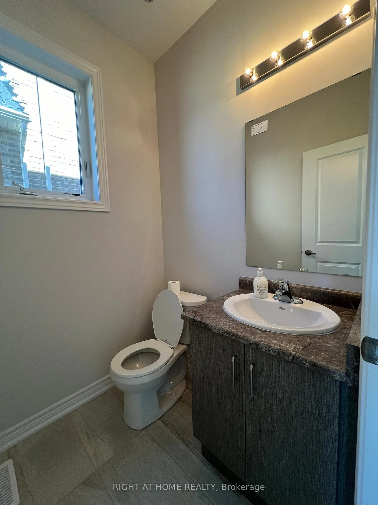 Photo 4 of 34 Sam Battaglia Crescent, Georgina, Sutton & Jackson's Point — HOMEH