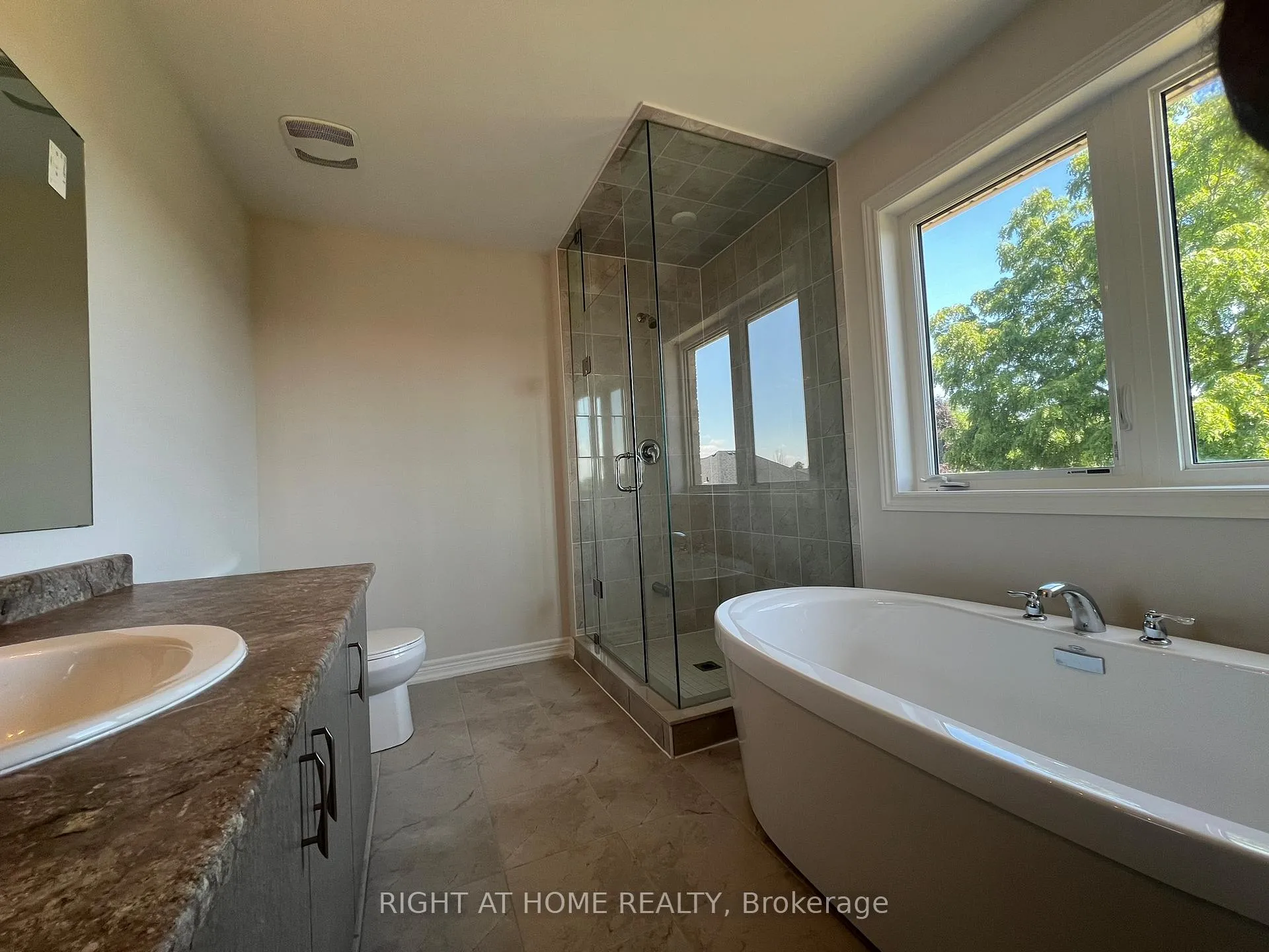 Photo 7 of 34 Sam Battaglia Crescent, Georgina, Sutton & Jackson's Point — HOMEH