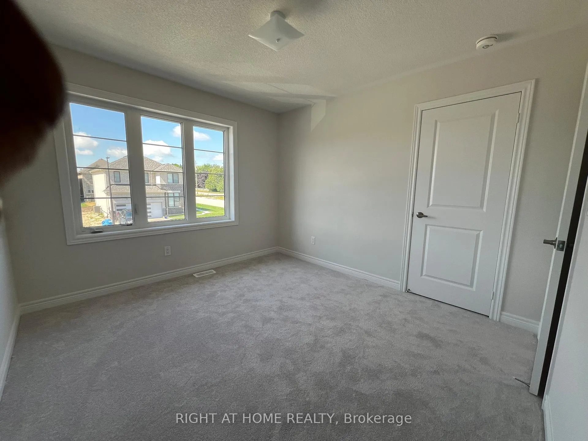 Photo 9 of 34 Sam Battaglia Crescent, Georgina, Sutton & Jackson's Point — HOMEH
