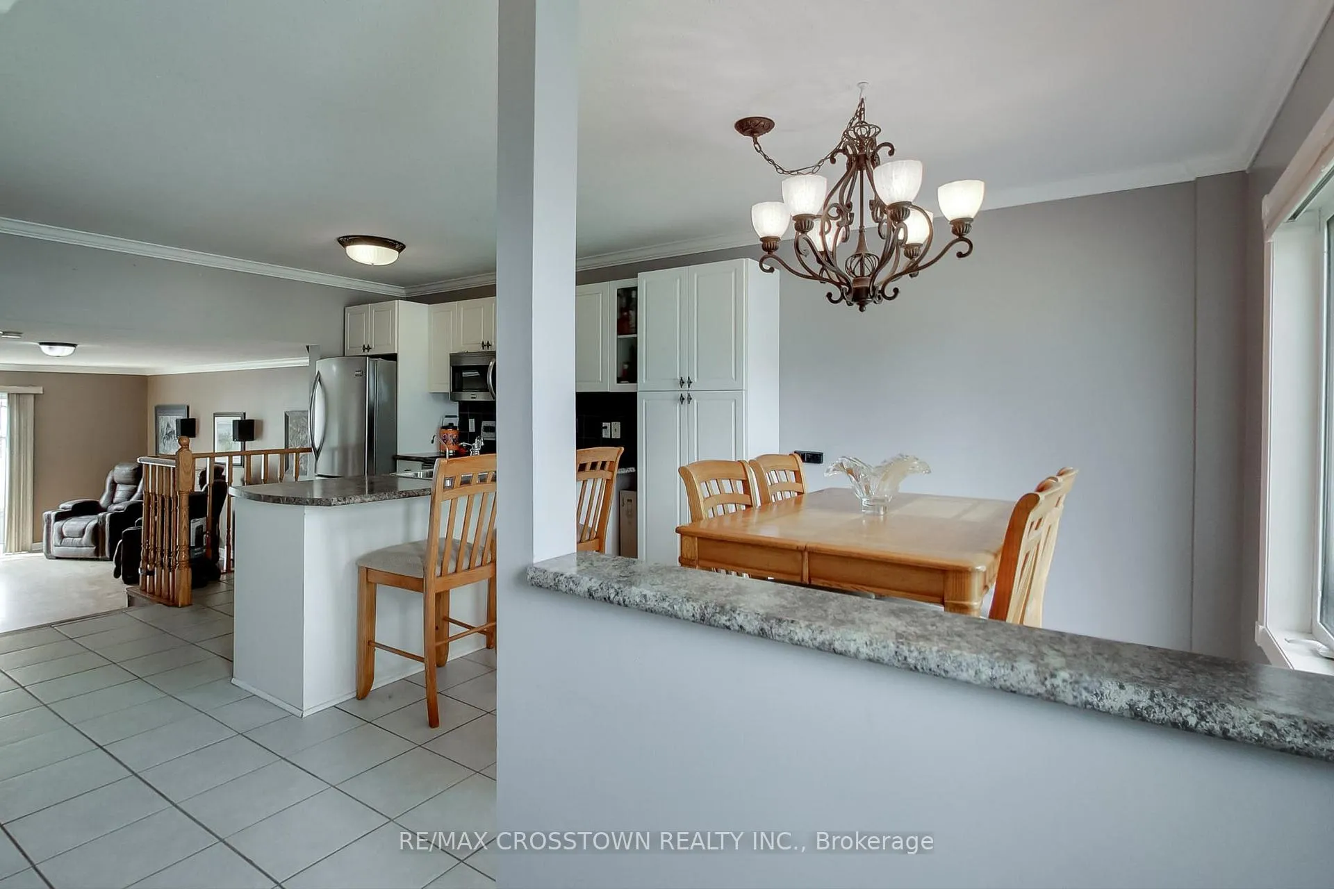 Photo 4 of 58 Downing Crescent, Barrie, Holly — HOMEH