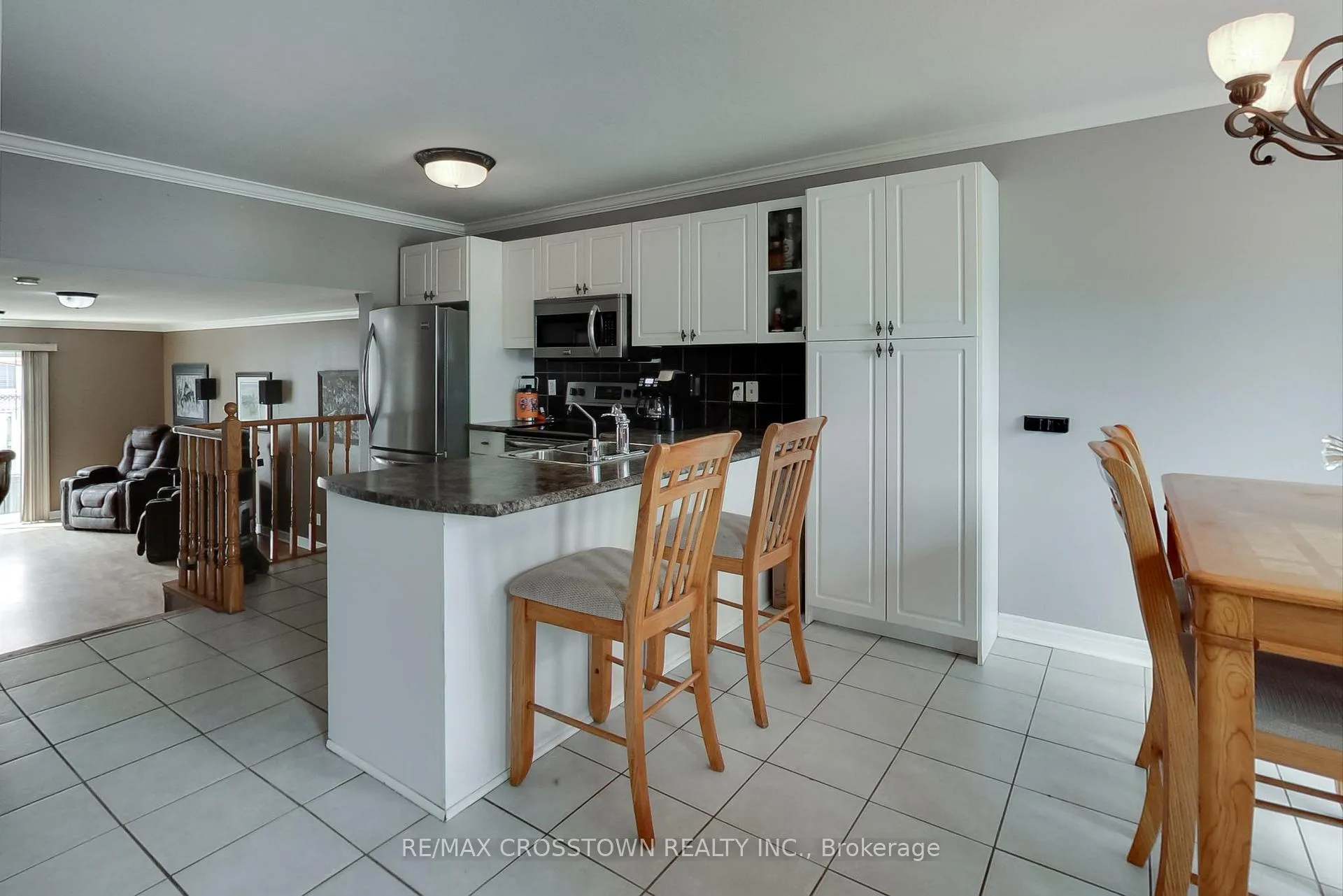 Photo 5 of 58 Downing Crescent, Barrie, Holly — HOMEH