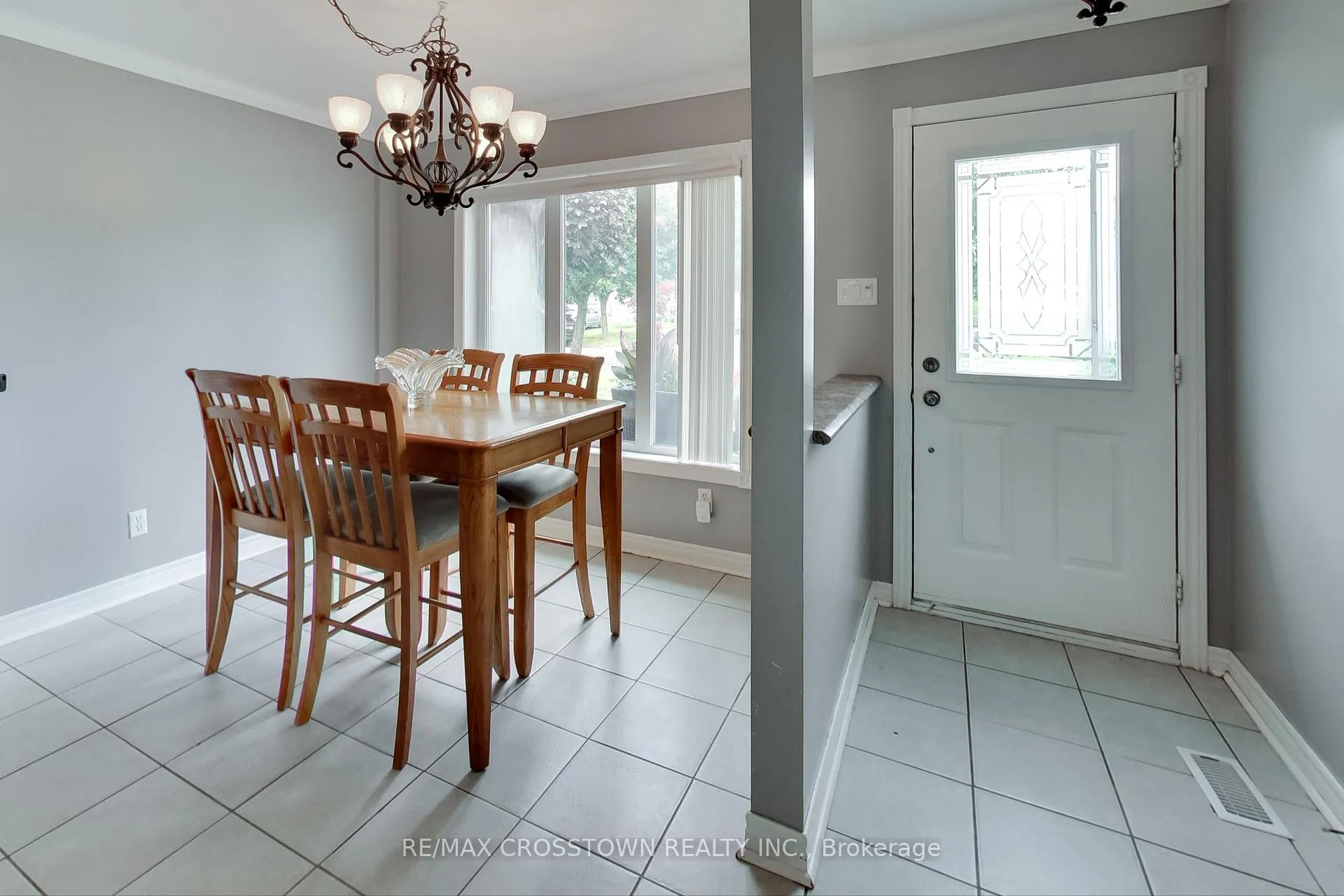 Photo 6 of 58 Downing Crescent, Barrie, Holly — HOMEH