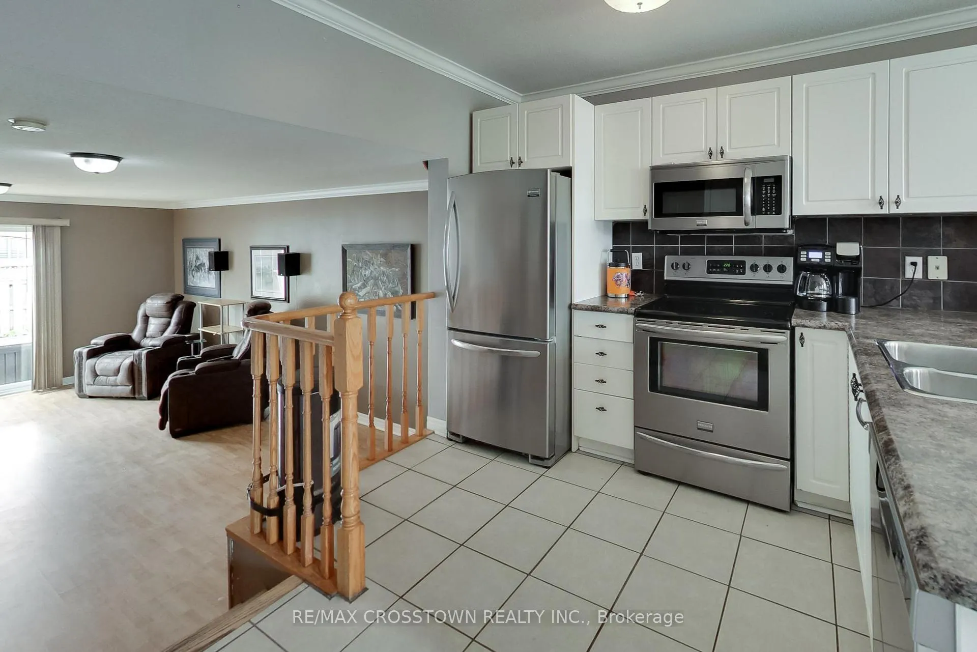 Photo 8 of 58 Downing Crescent, Barrie, Holly — HOMEH